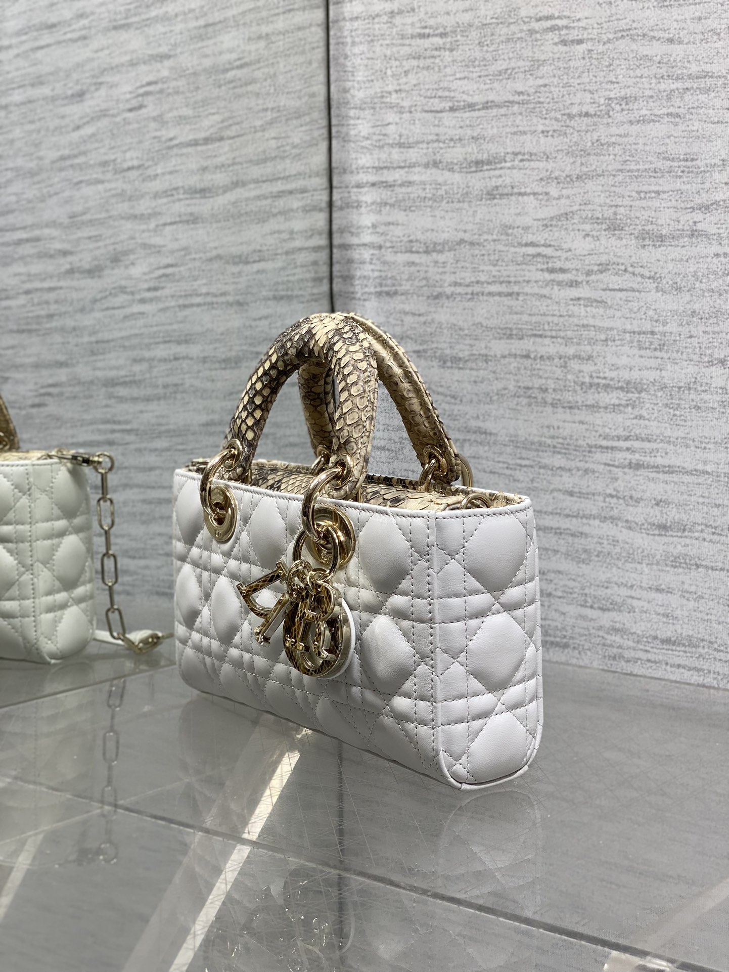  Dior