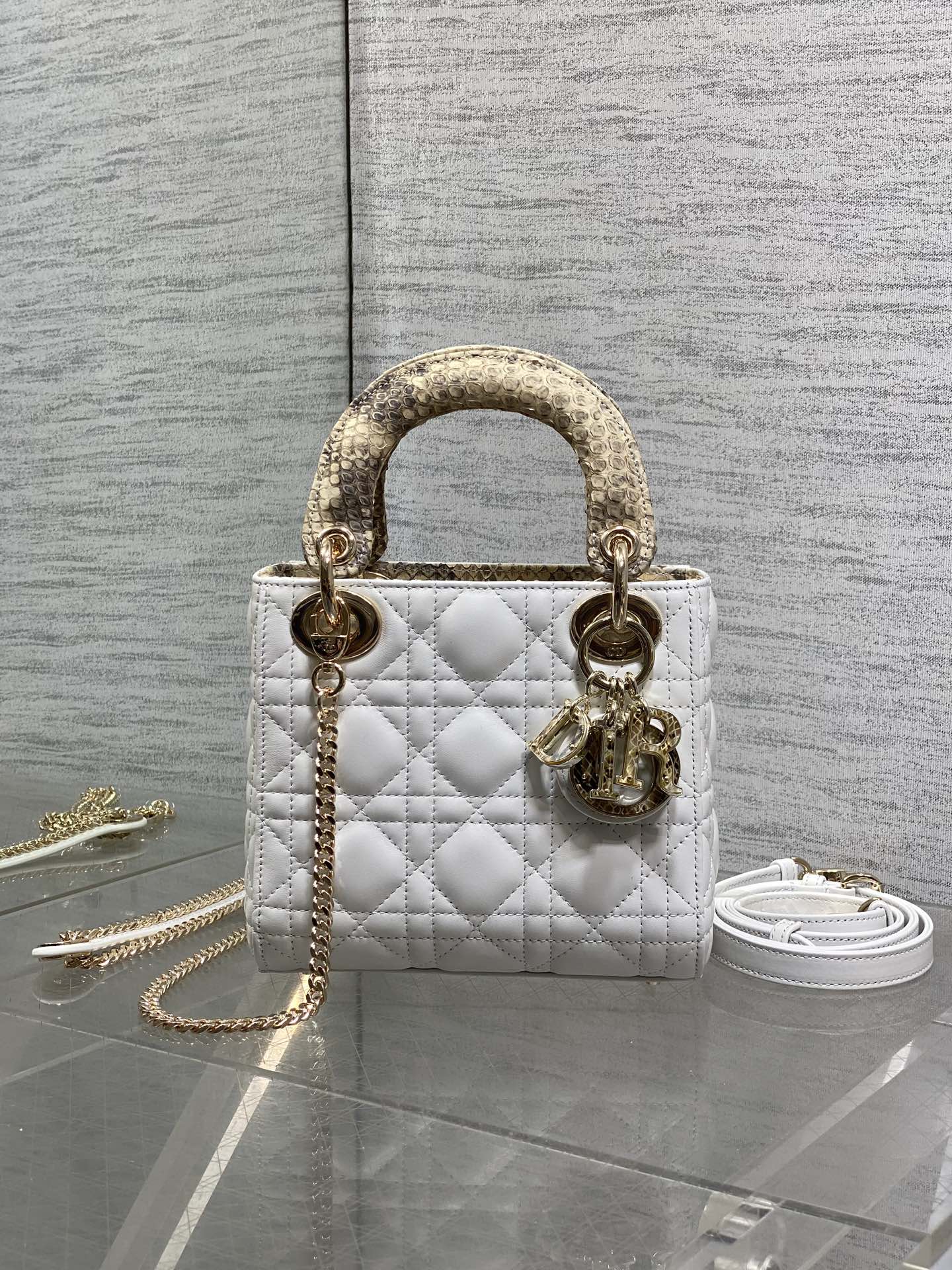  Dior