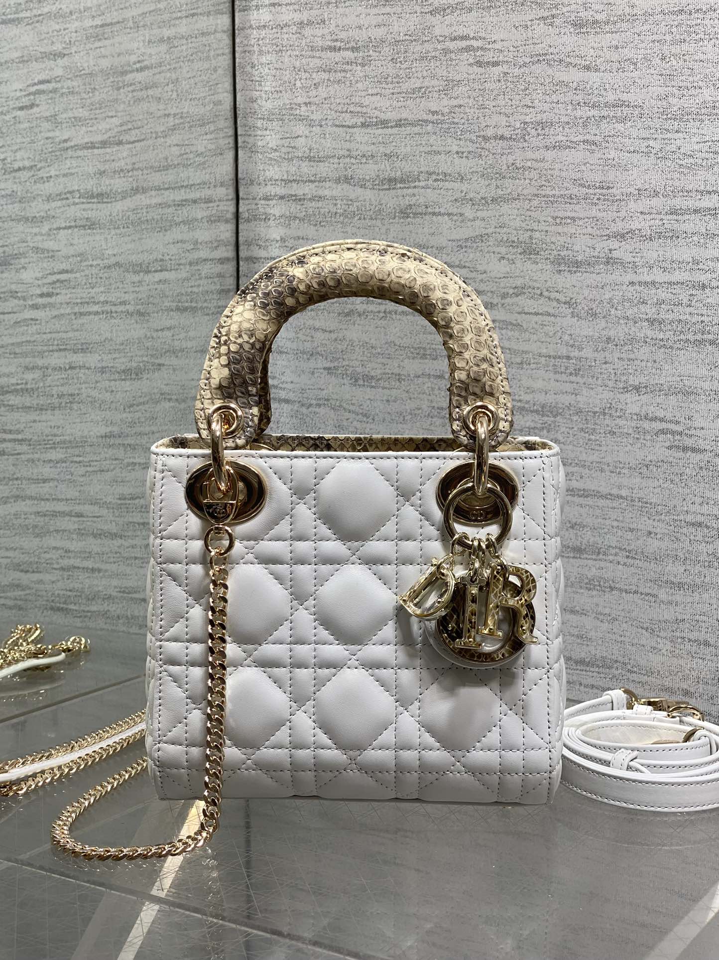  Dior