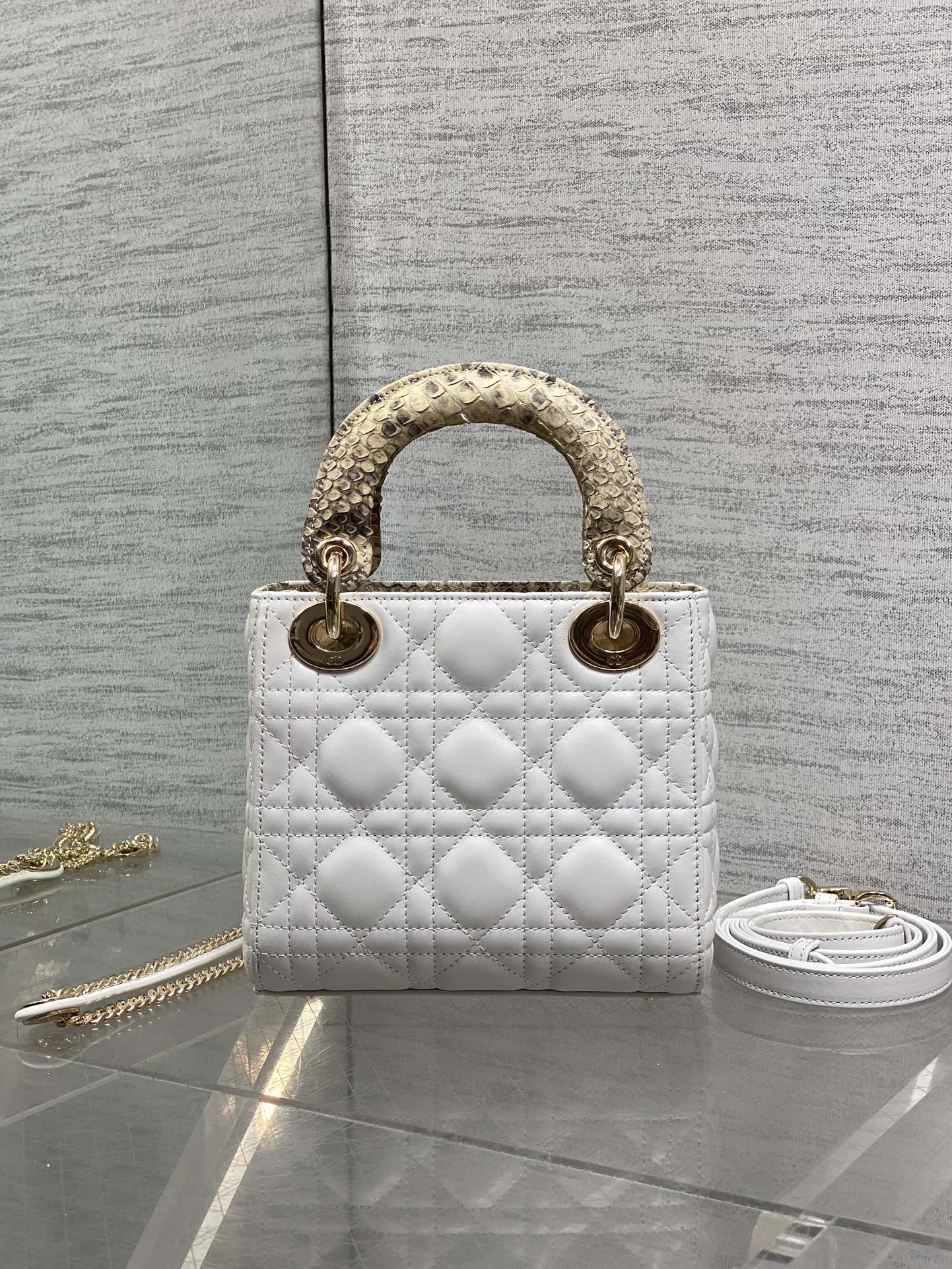  Dior