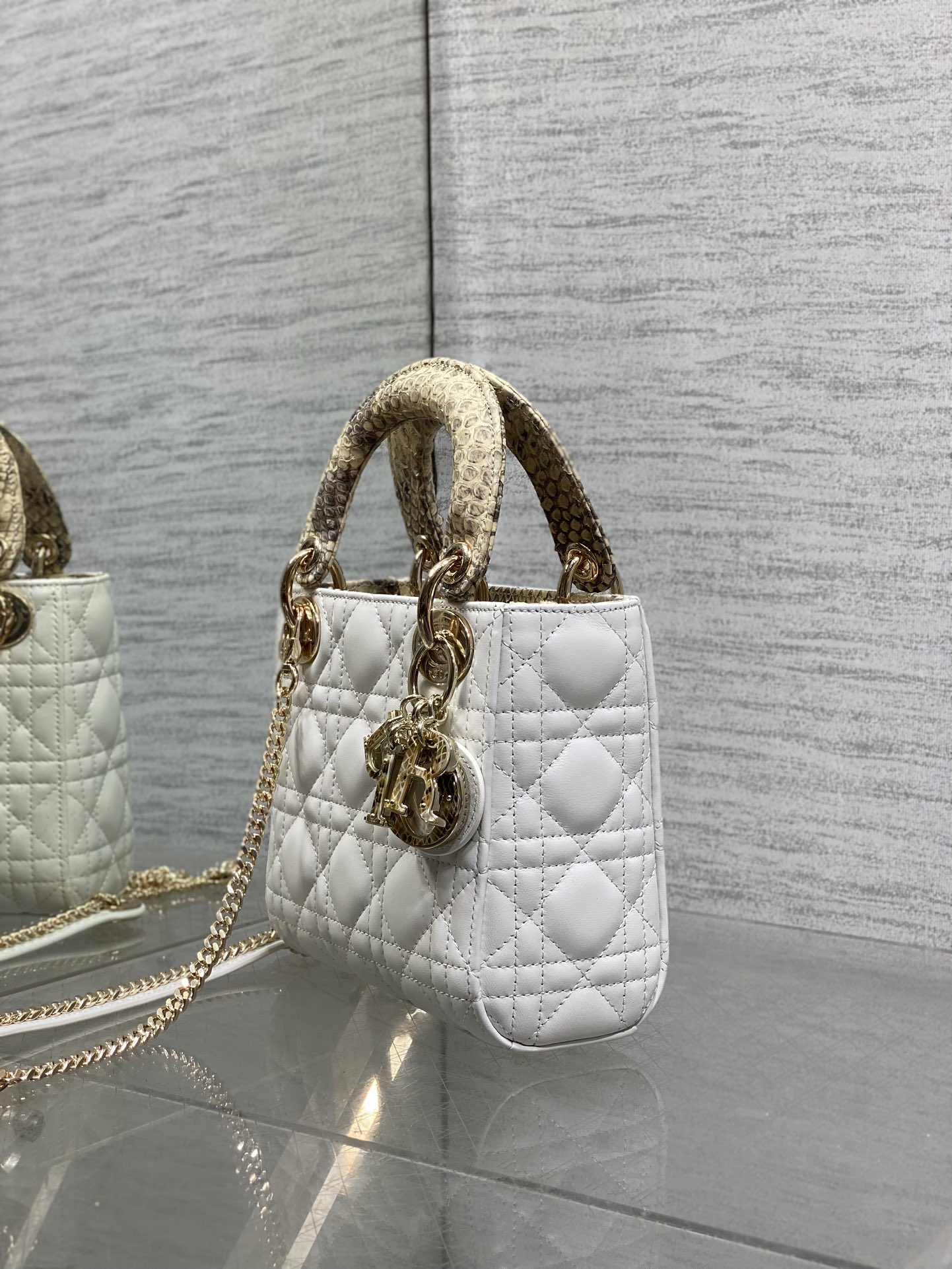  Dior