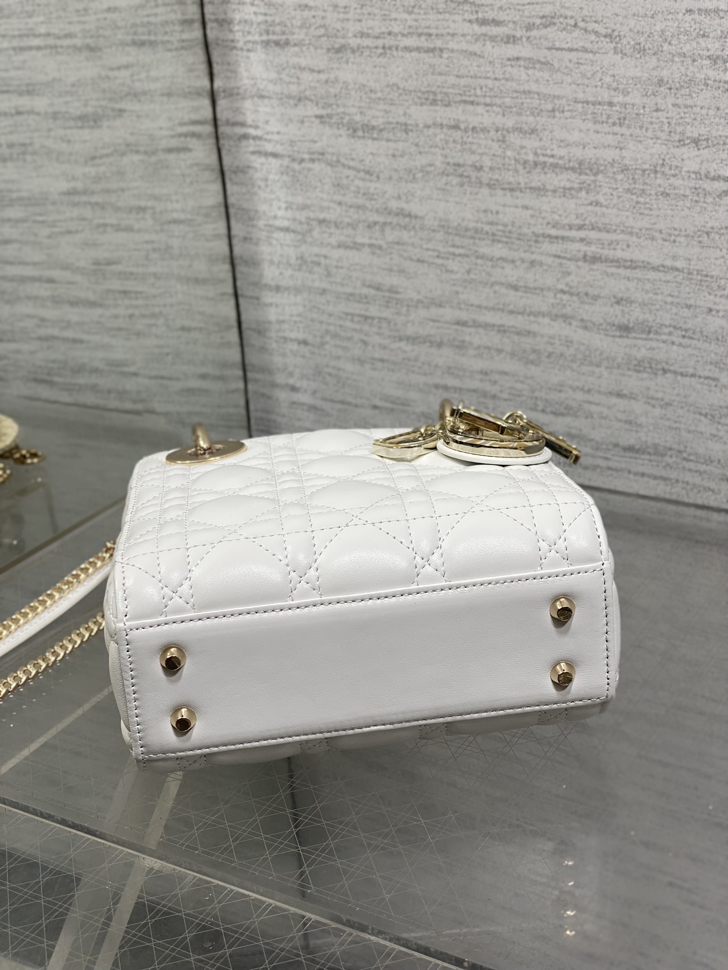  Dior