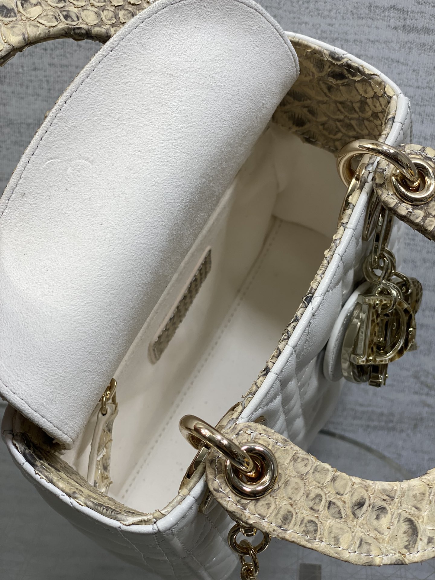  Dior