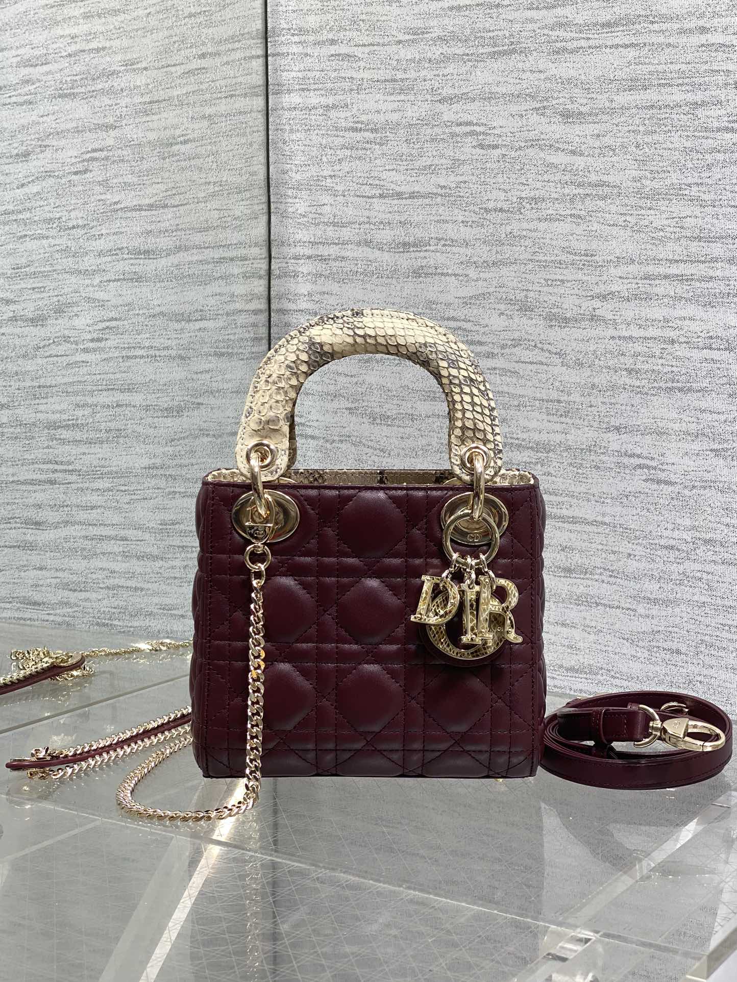  Dior