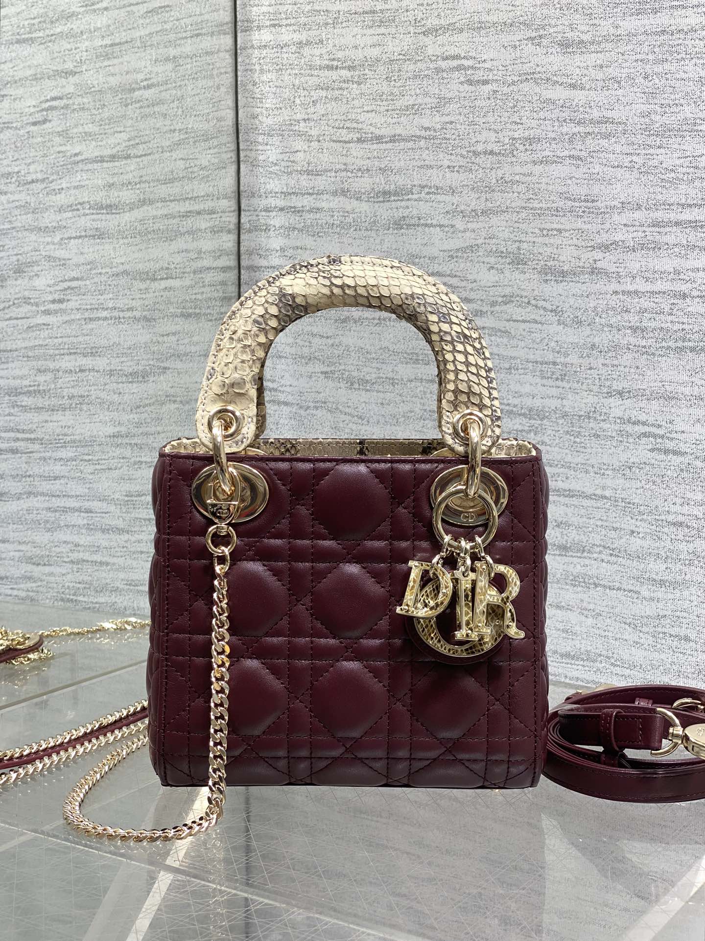  Dior