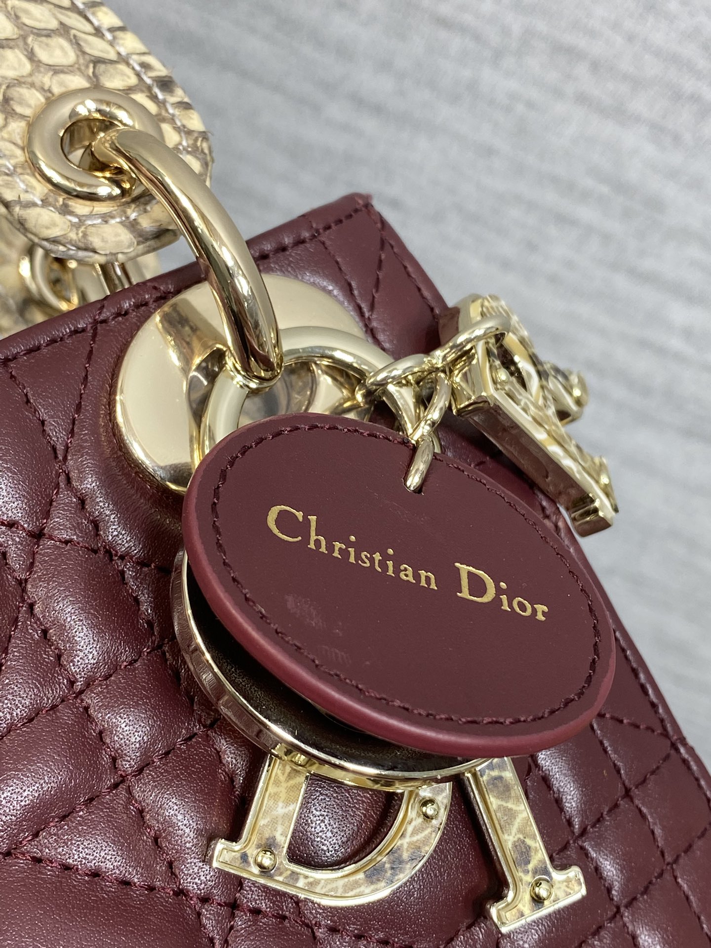  Dior