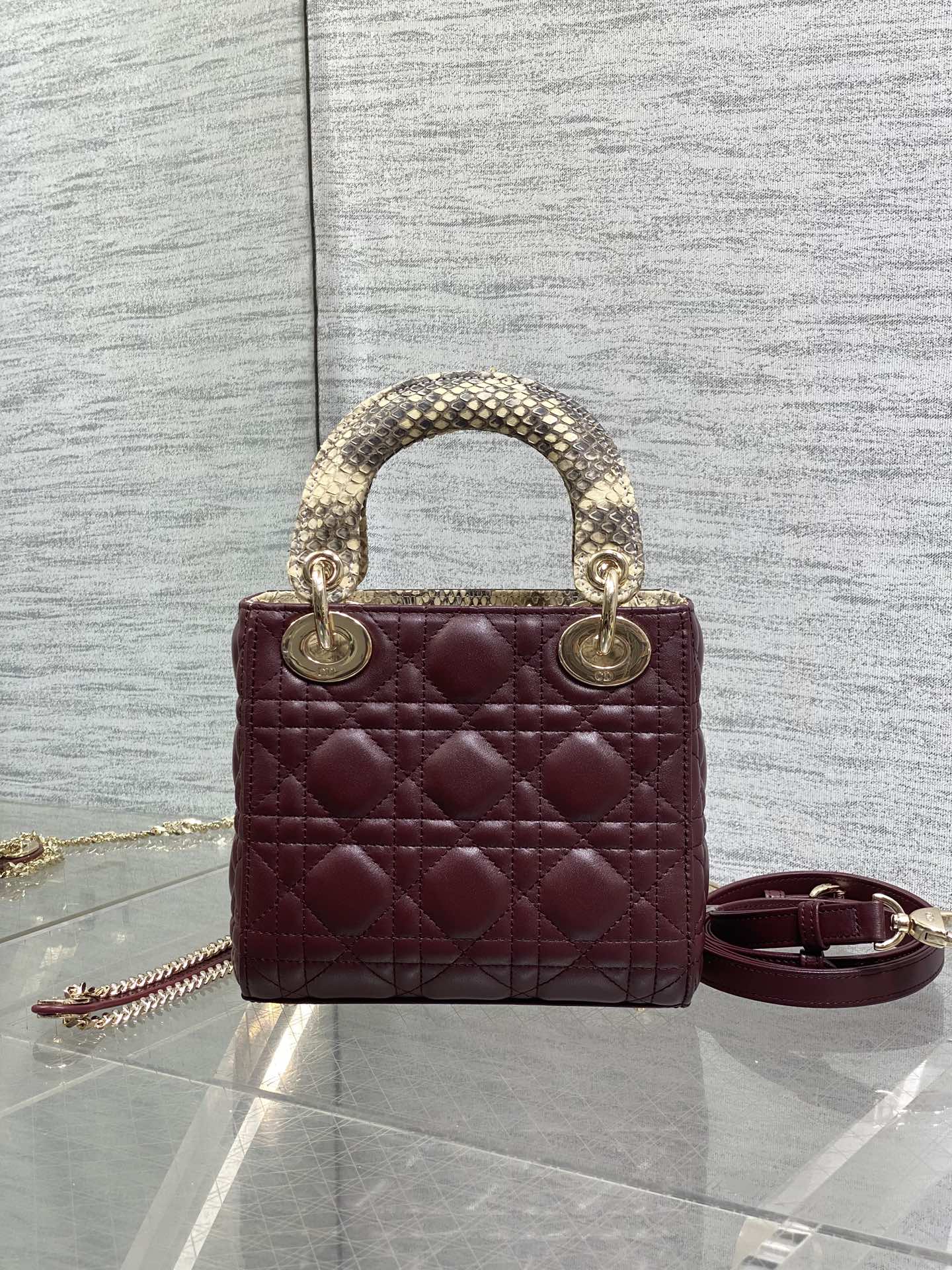  Dior