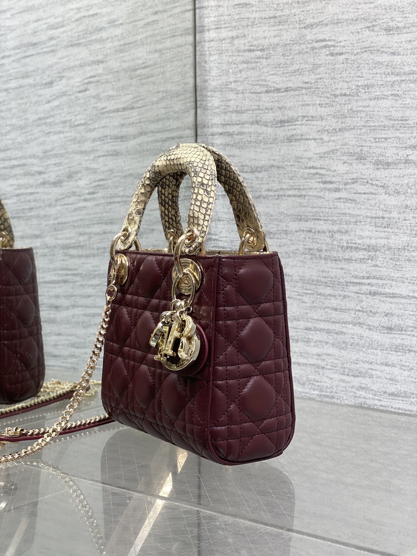  Dior