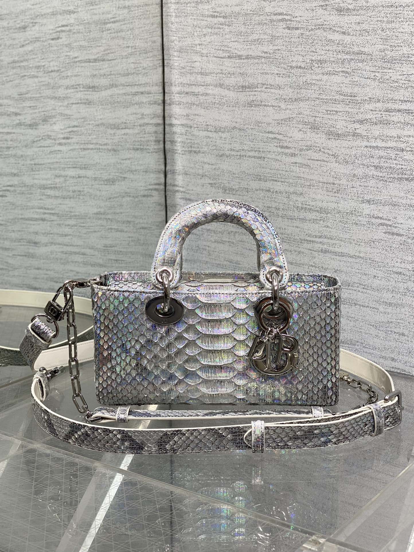  Dior