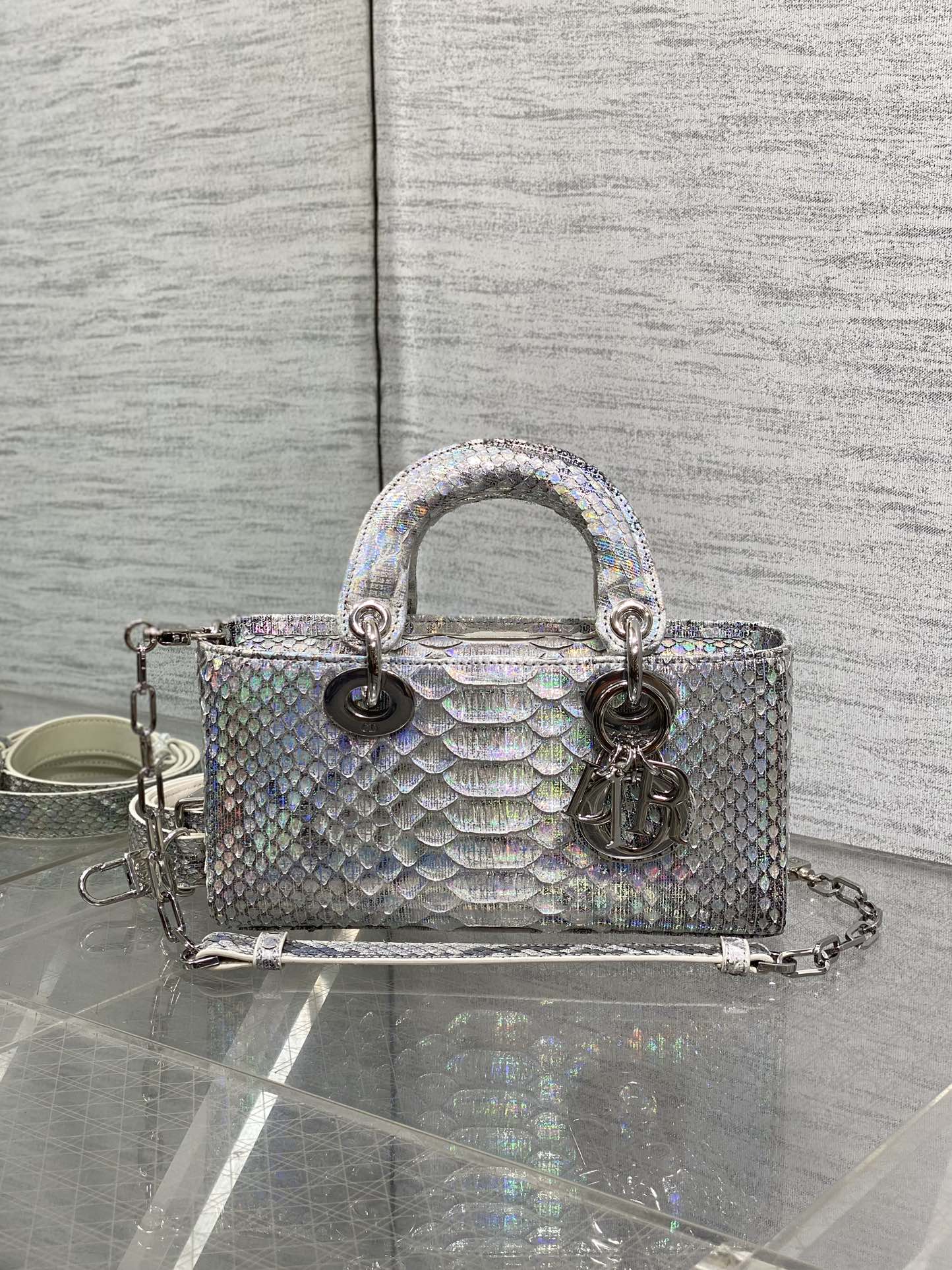  Dior