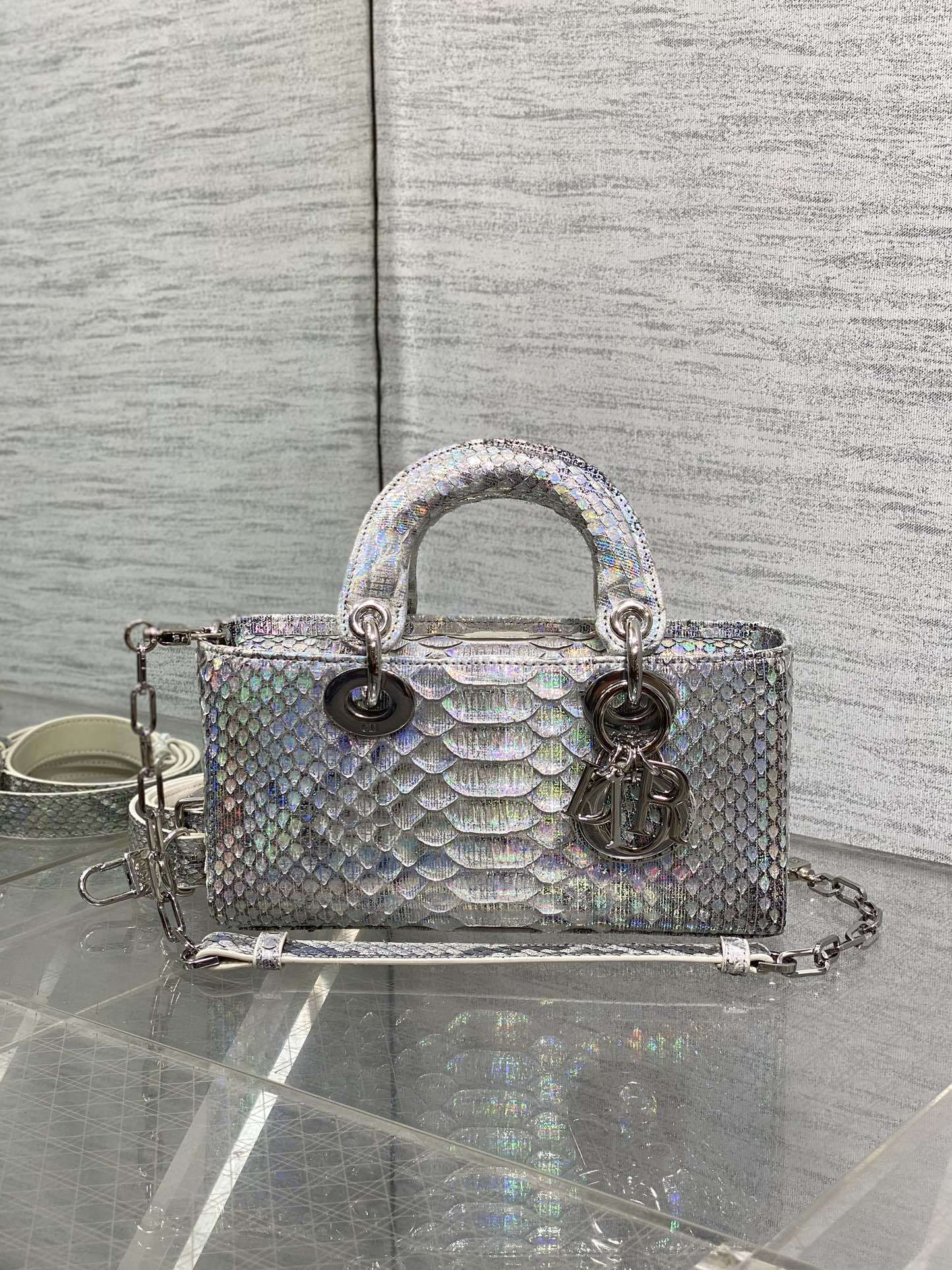  Dior