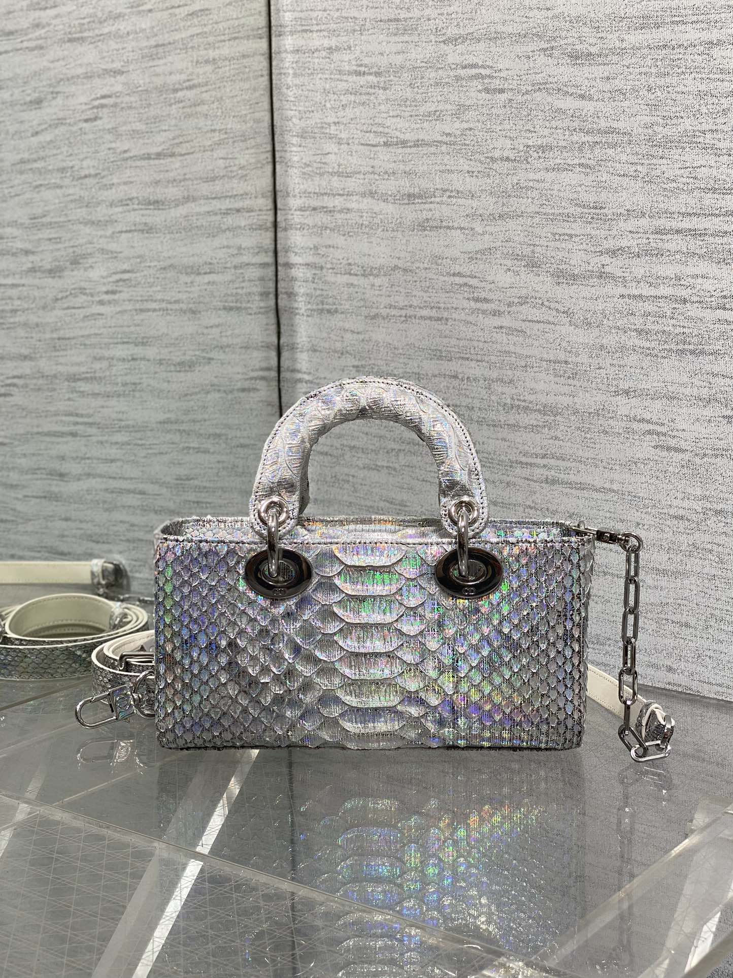 Dior