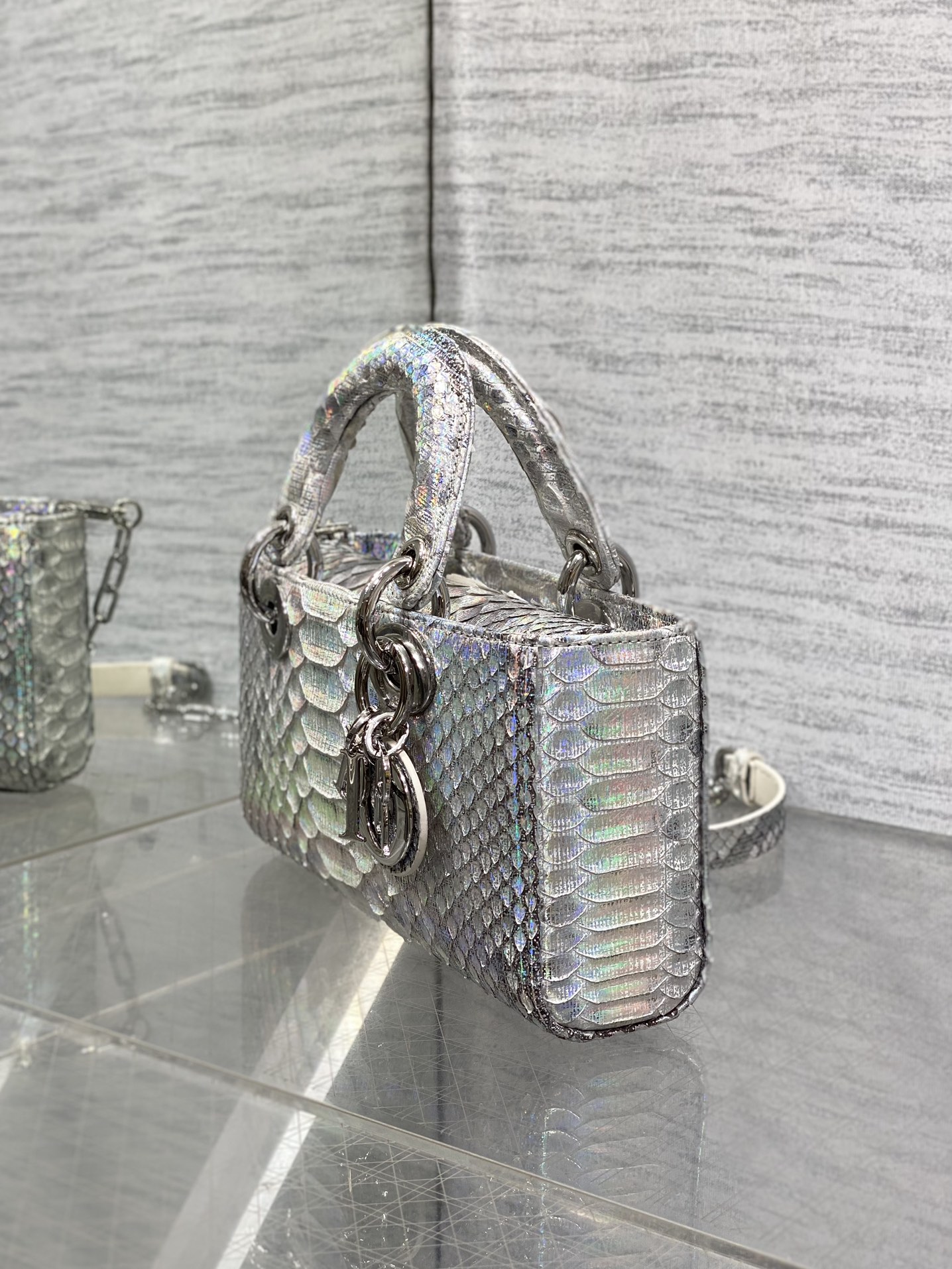  Dior