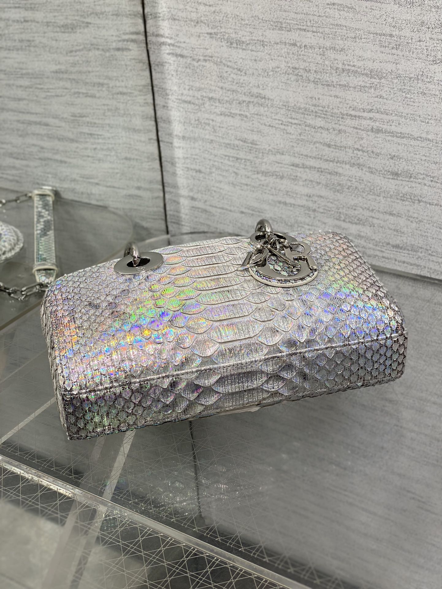  Dior