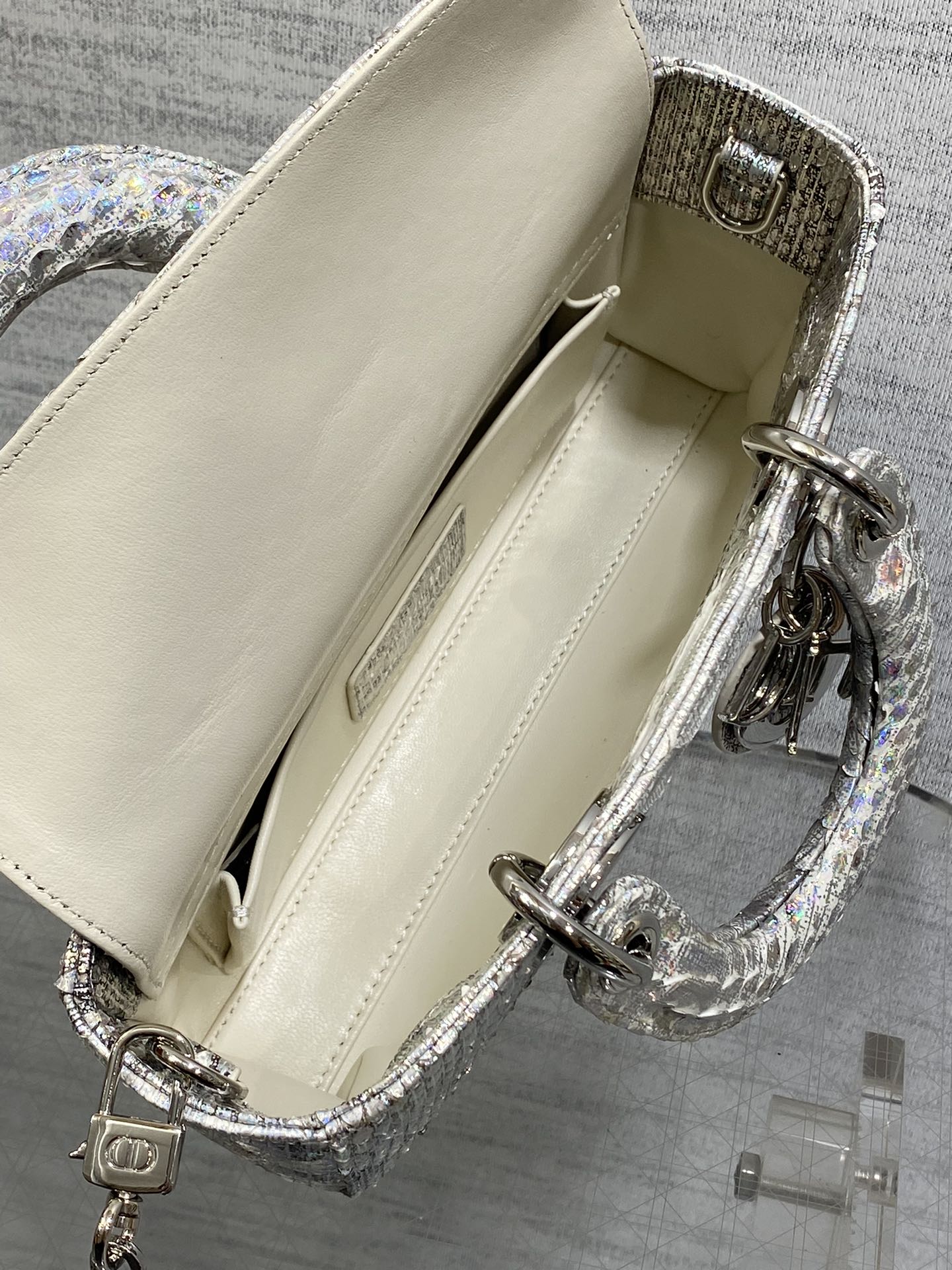  Dior