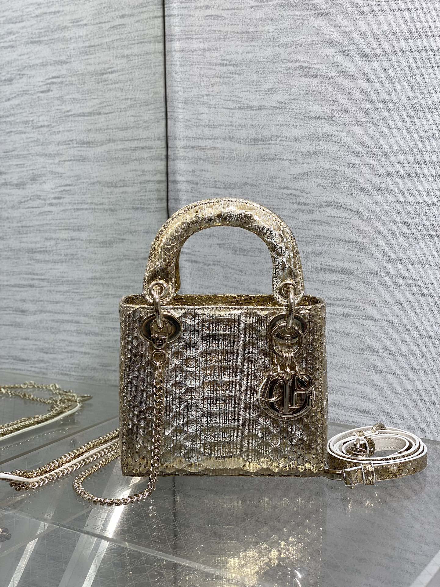 Dior