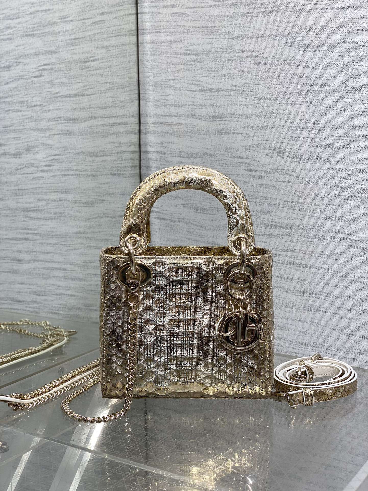  Dior