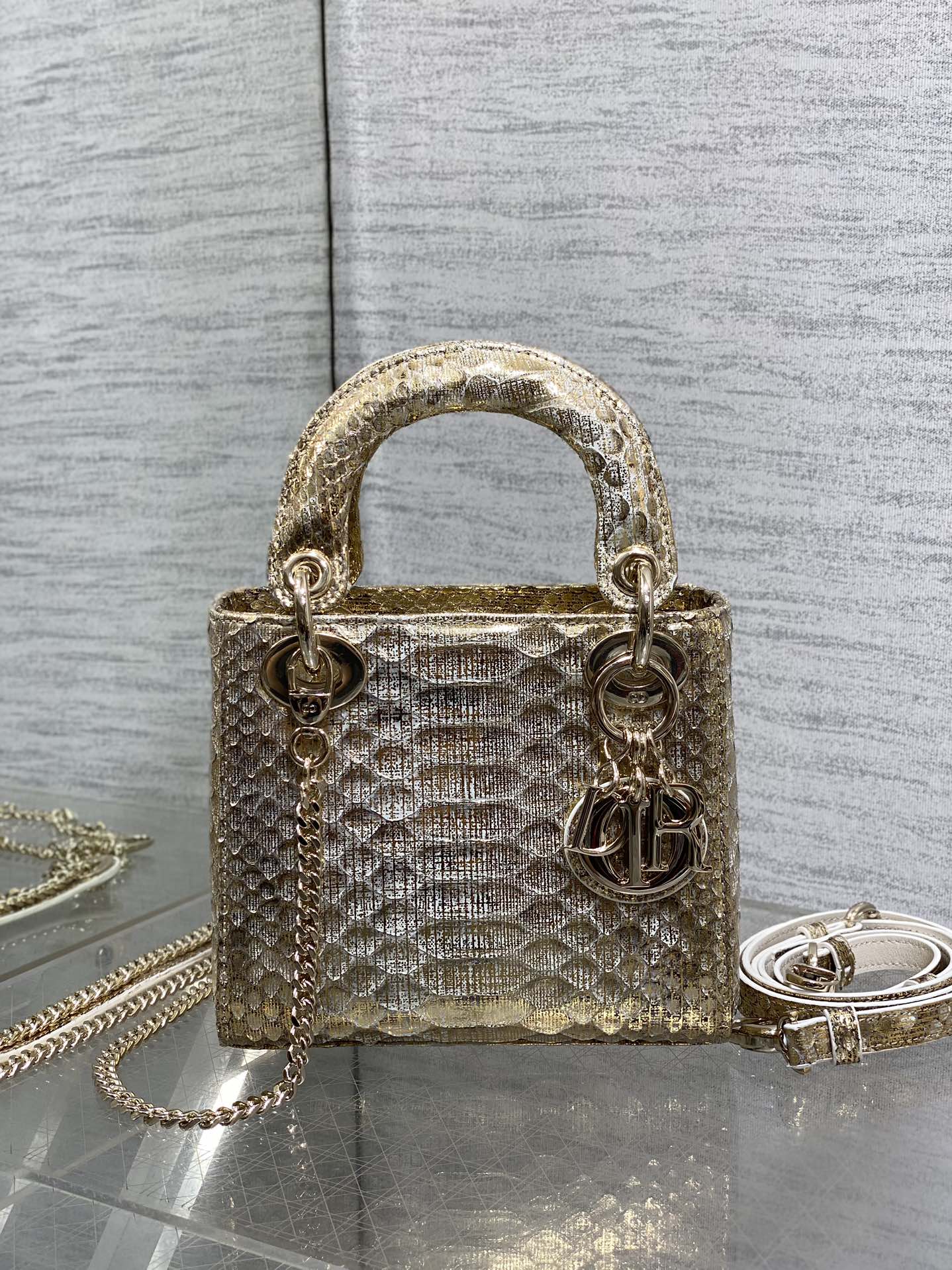  Dior