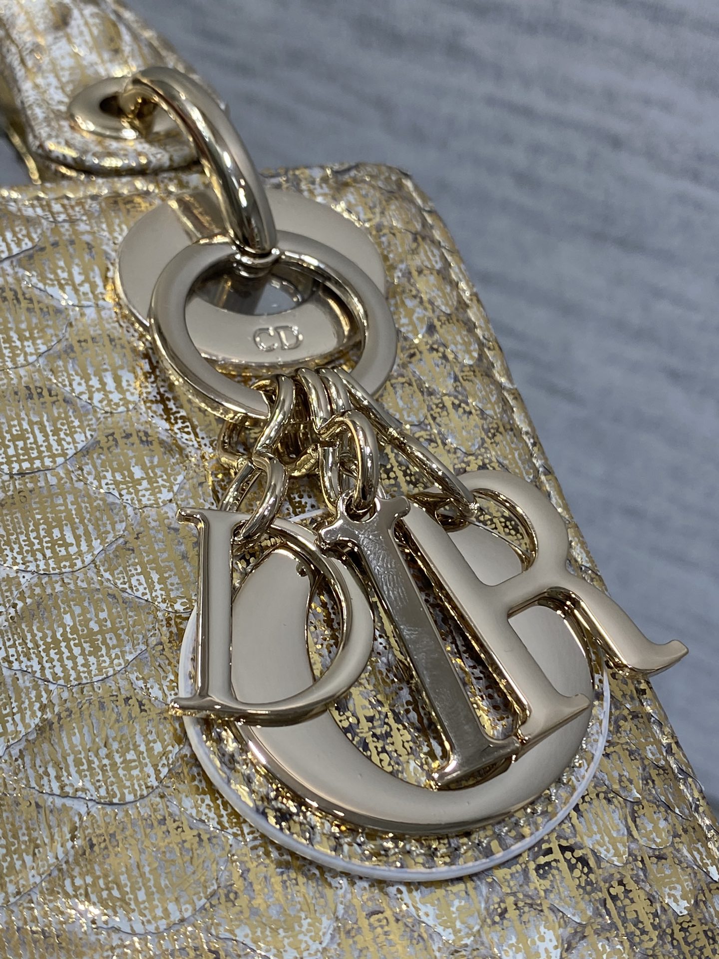  Dior