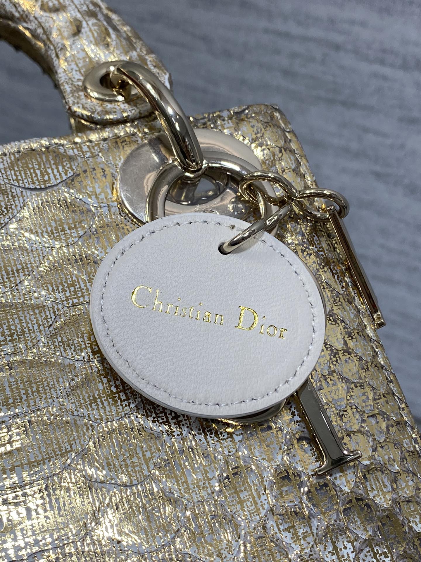  Dior