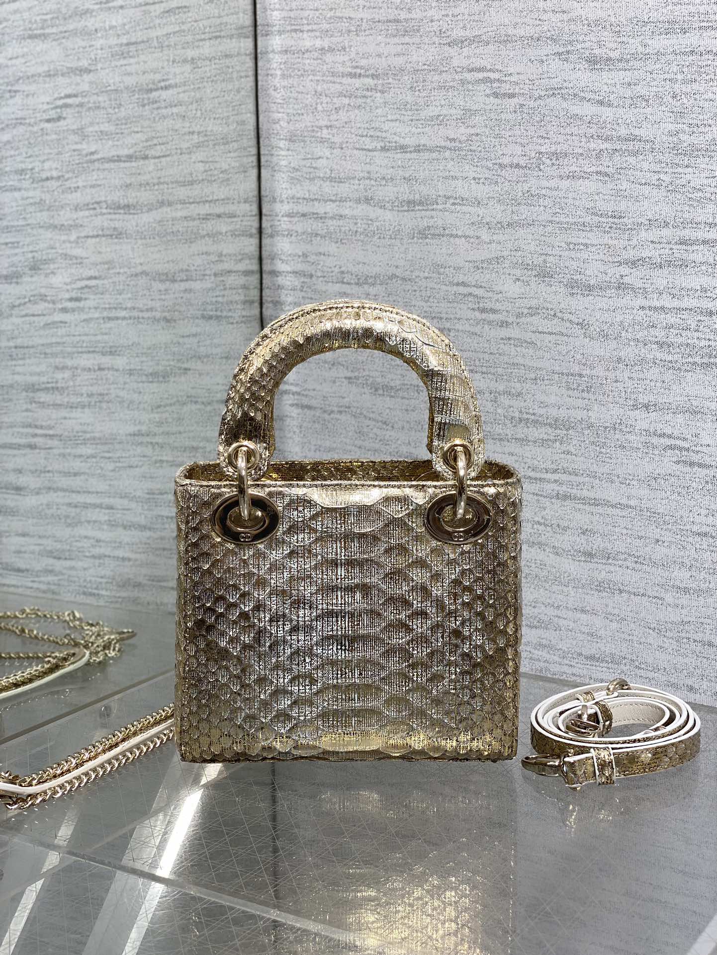  Dior
