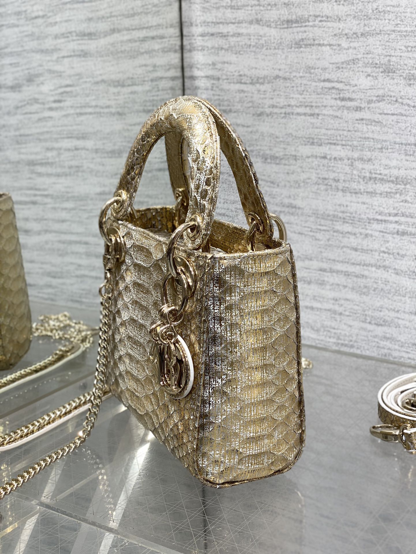  Dior