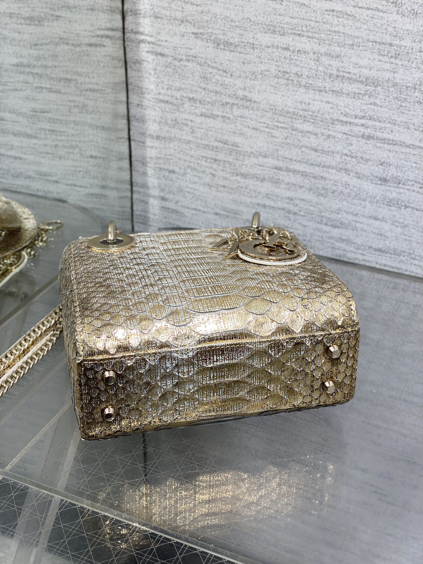  Dior