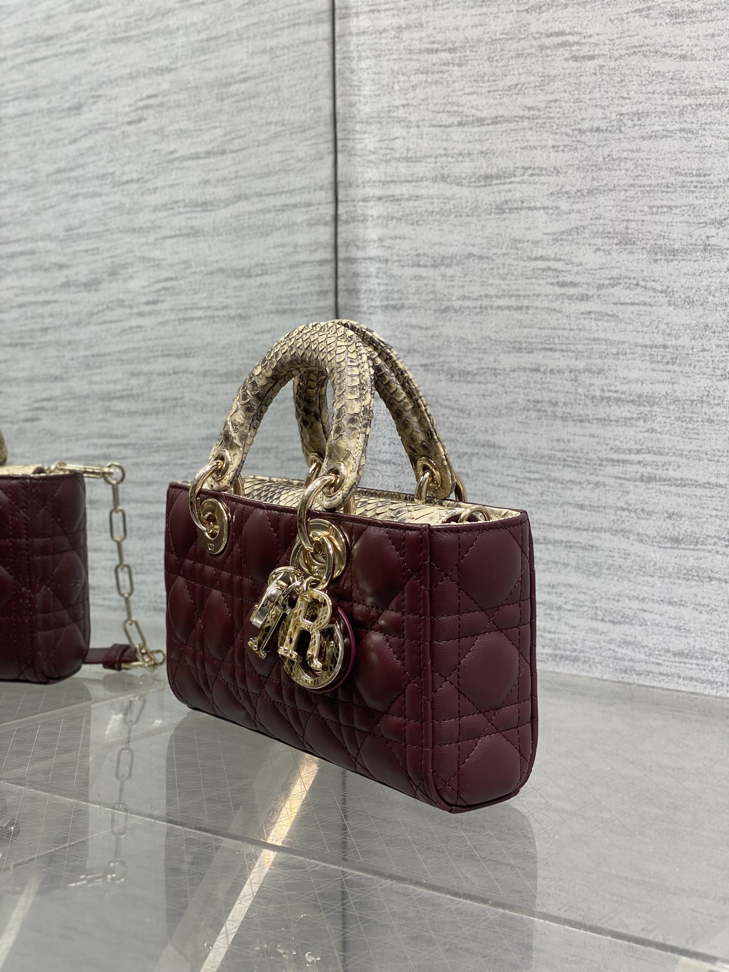    Dior