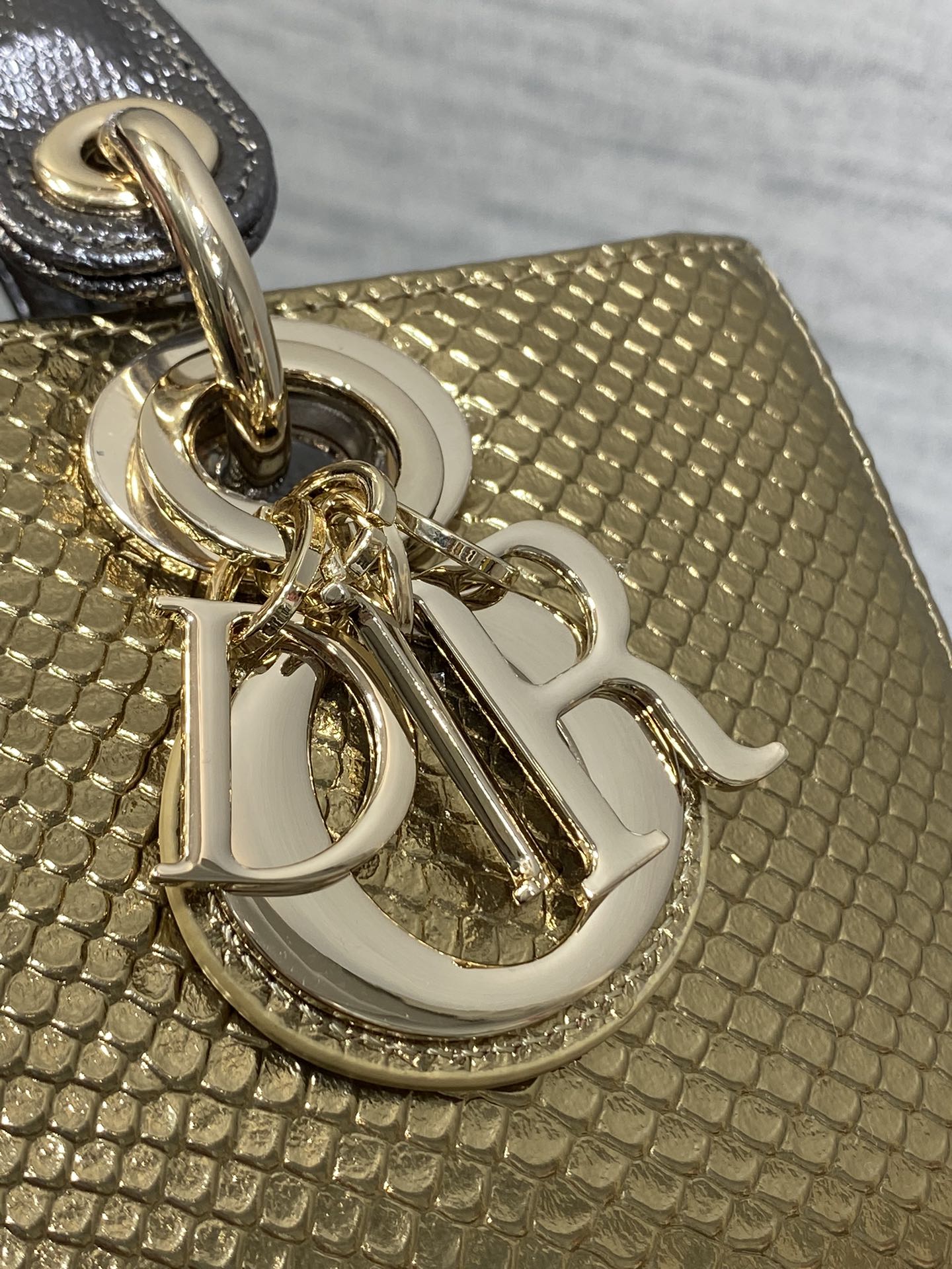   Dior