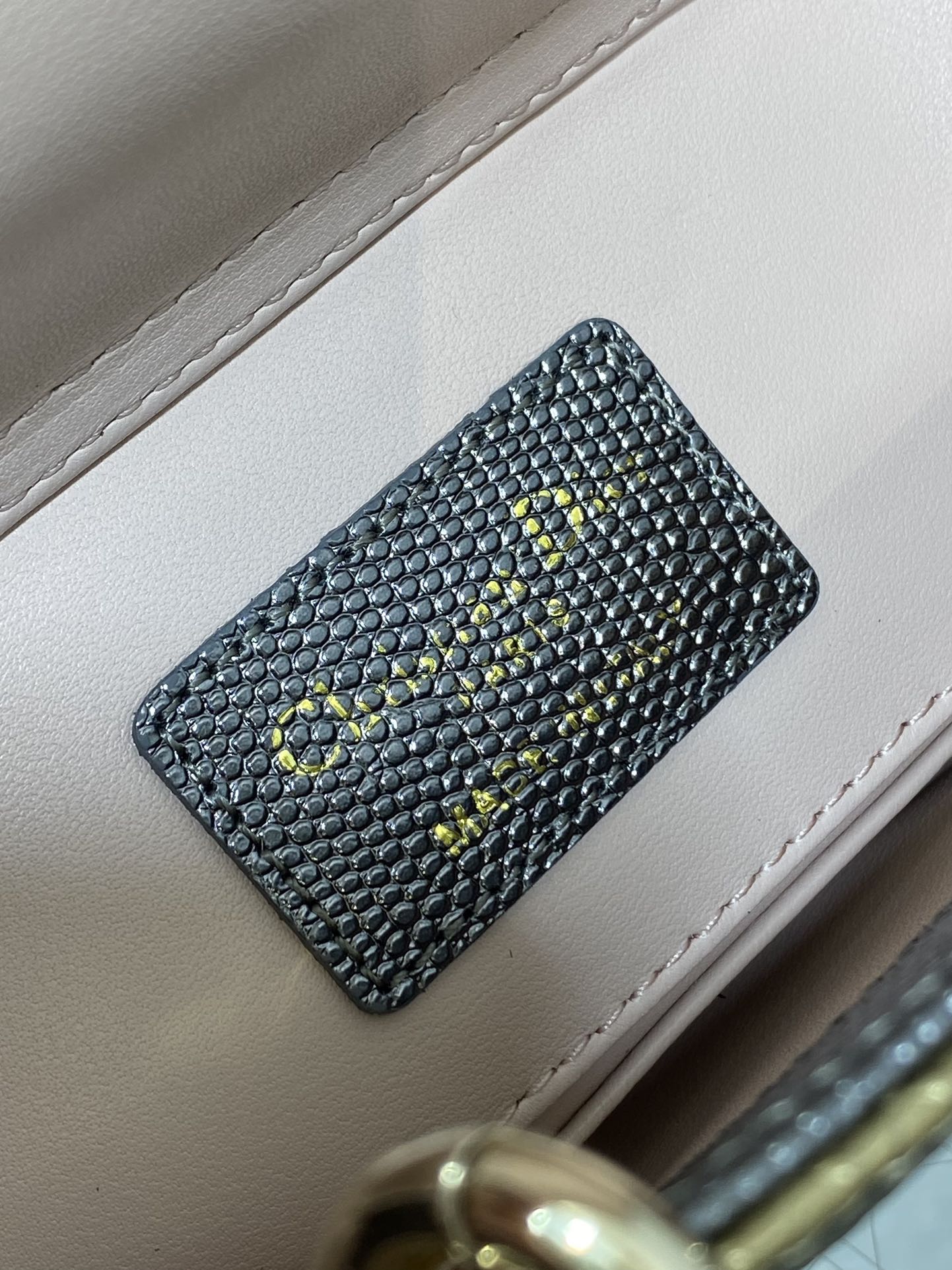   Dior