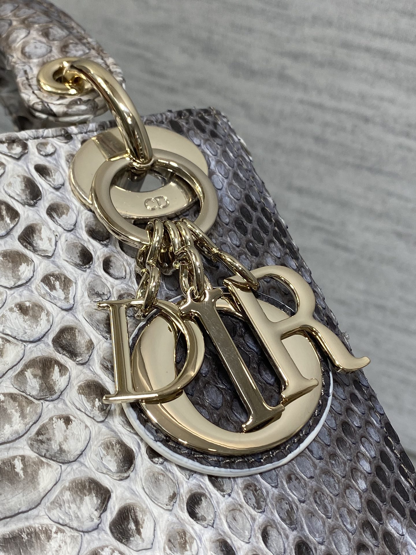   Dior