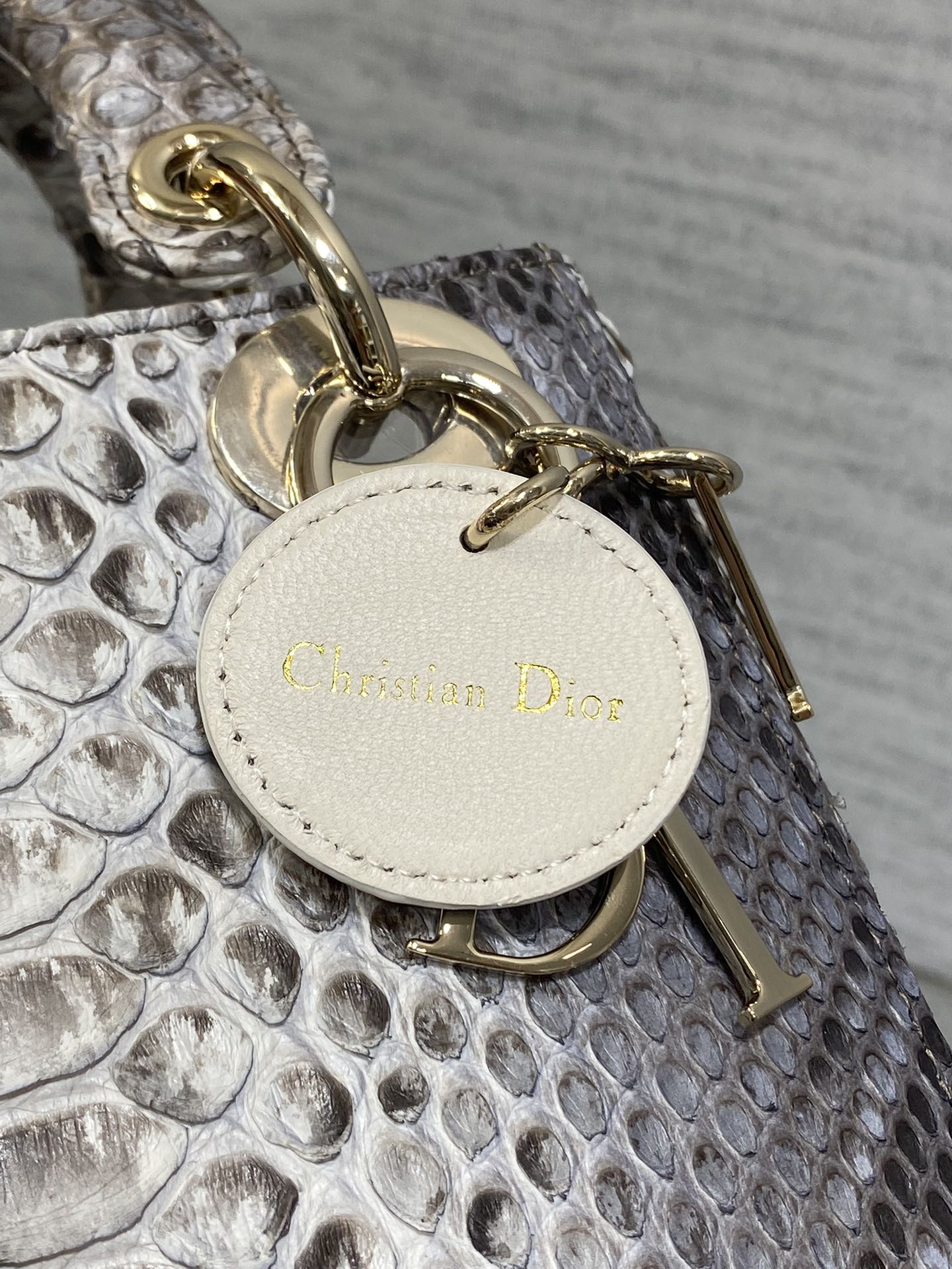   Dior