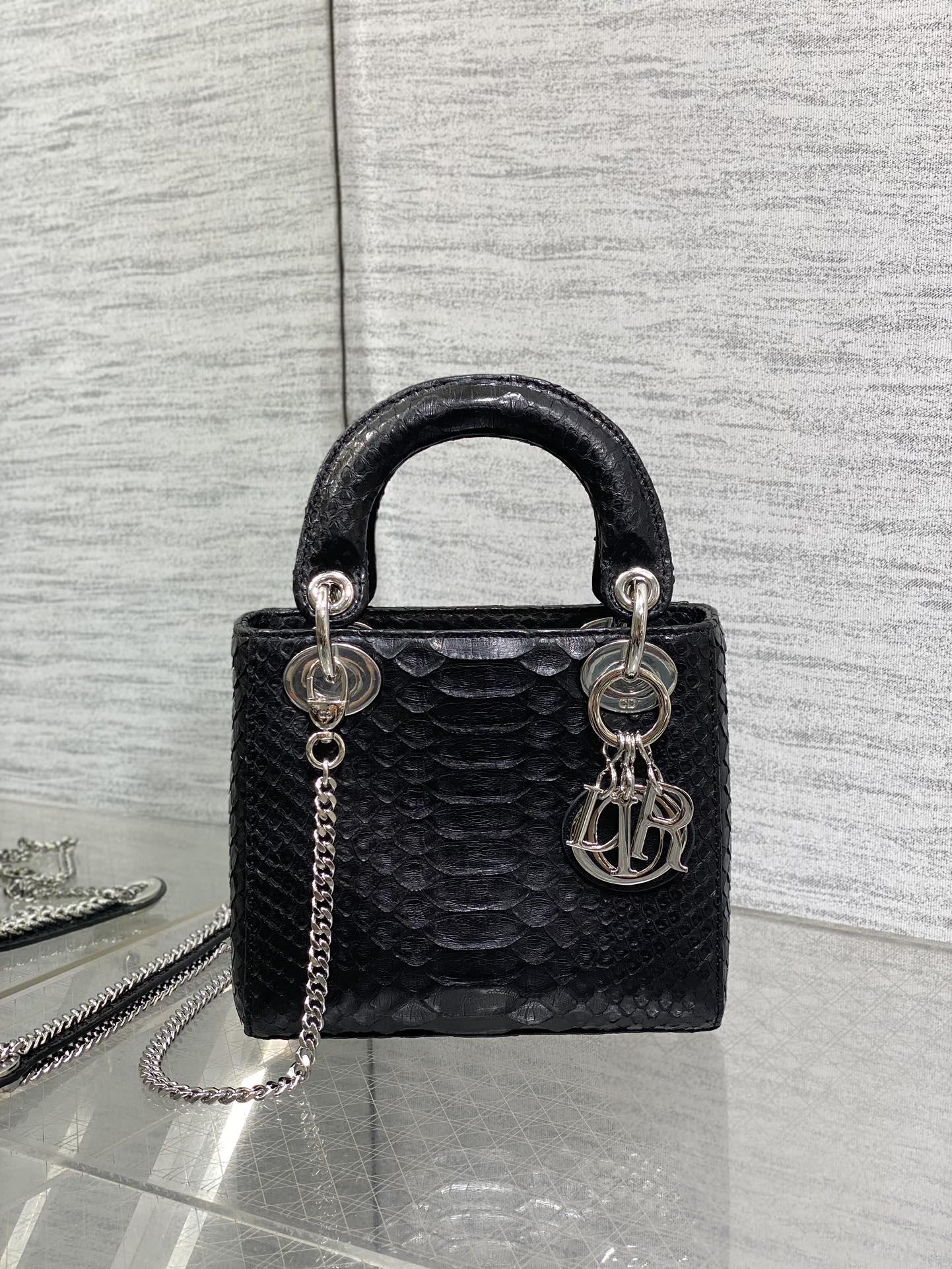   Dior