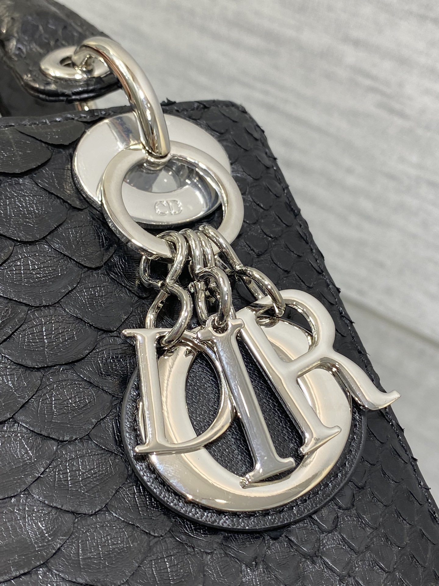   Dior