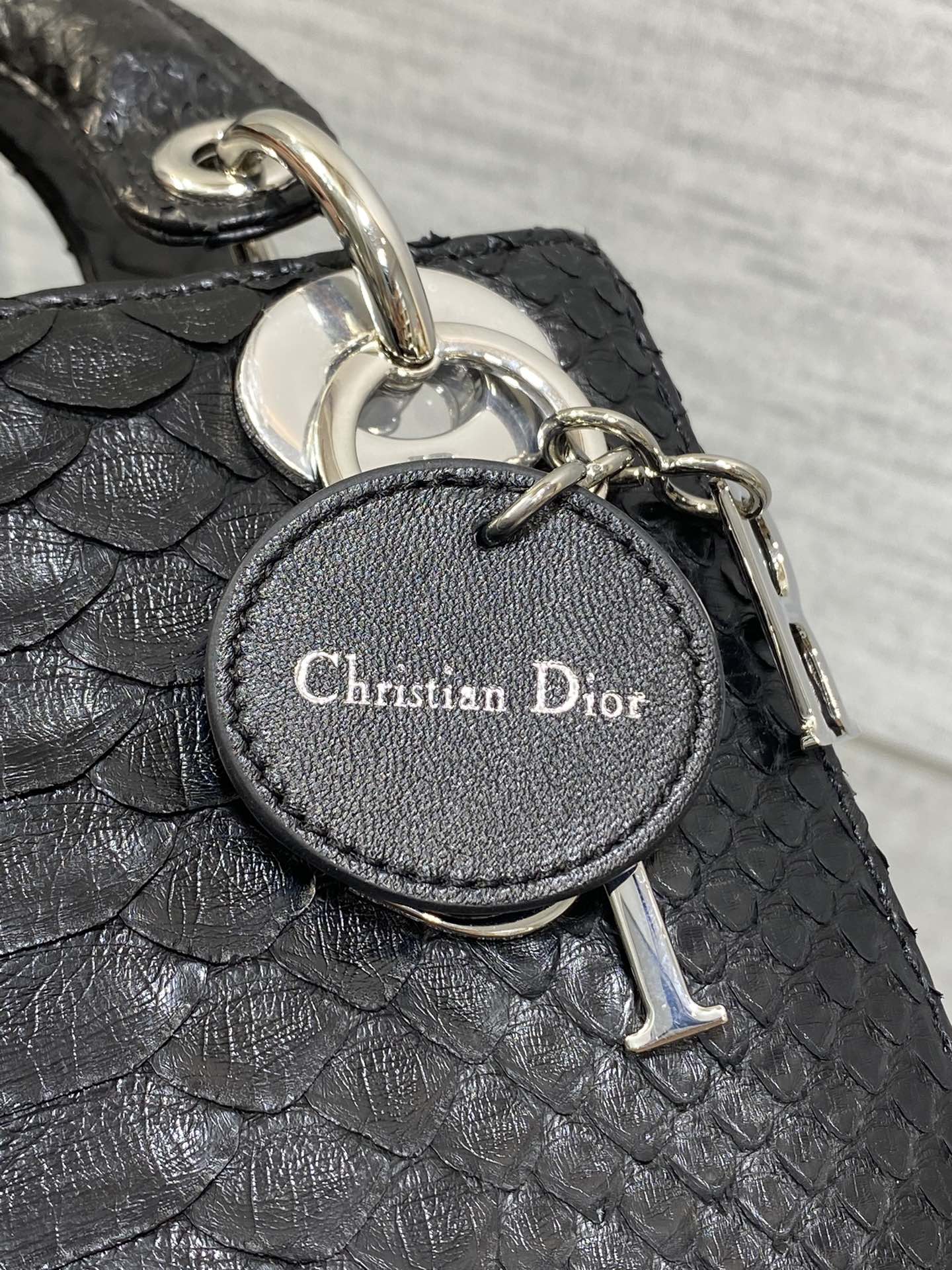   Dior