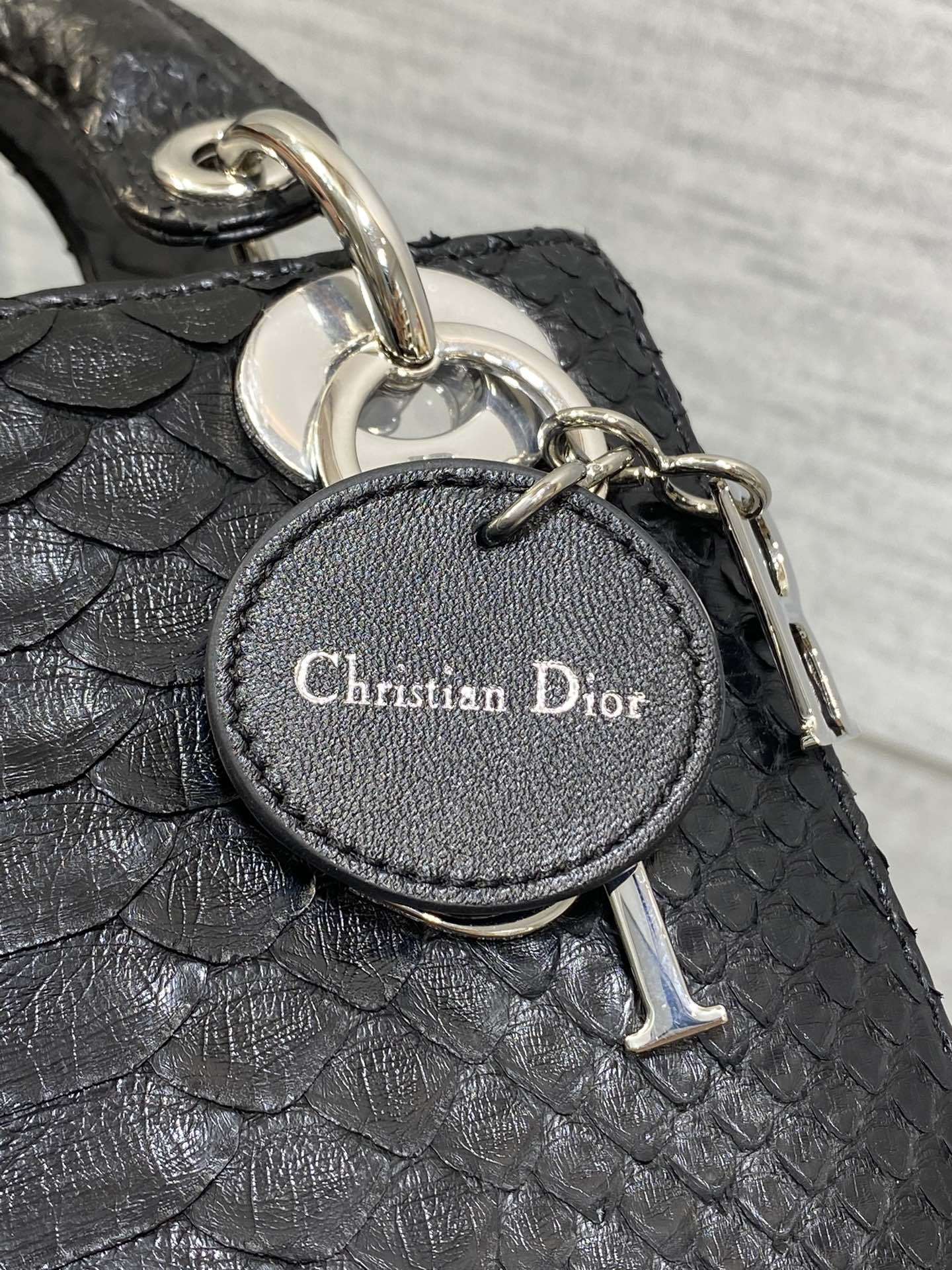  Dior