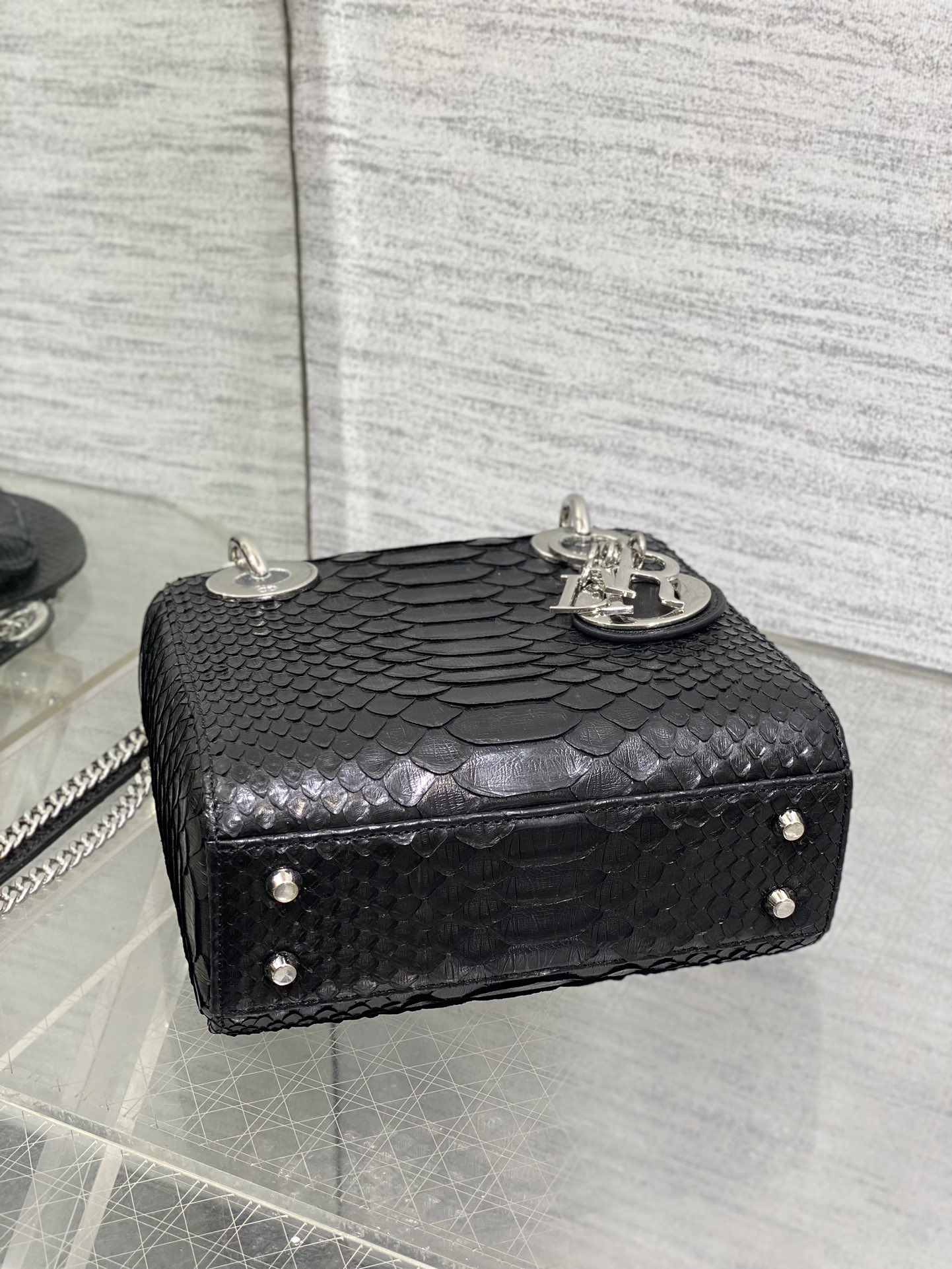   Dior