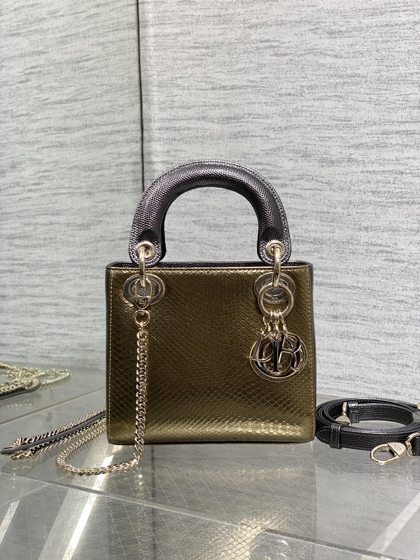  Dior