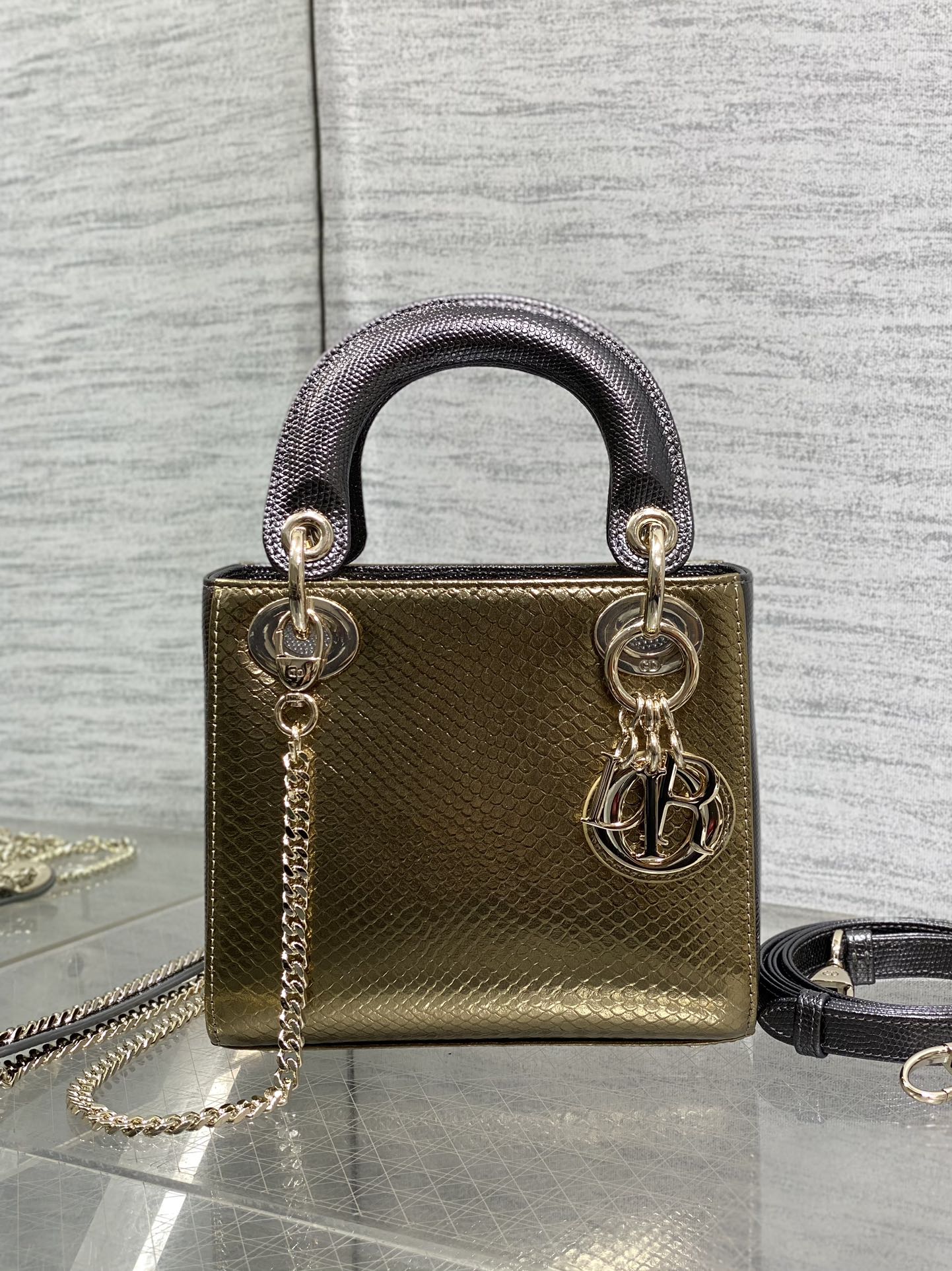  Dior
