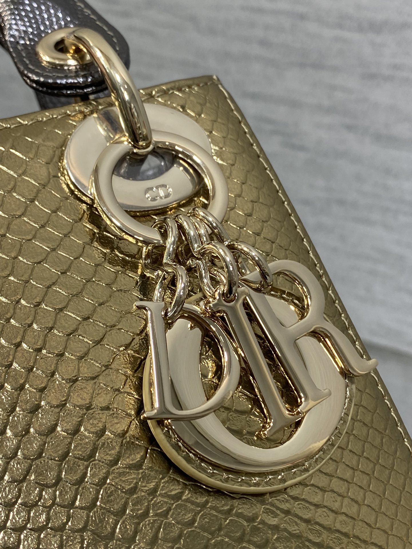  Dior