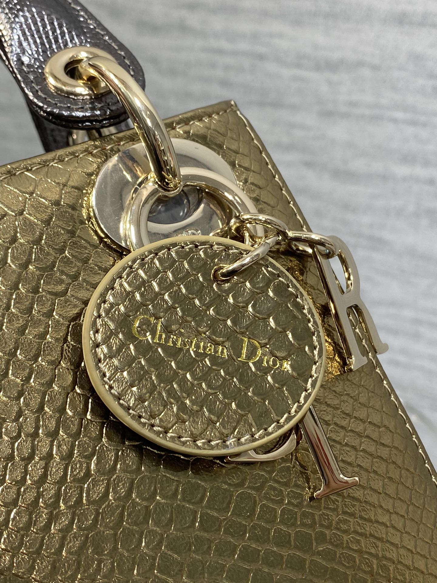  Dior
