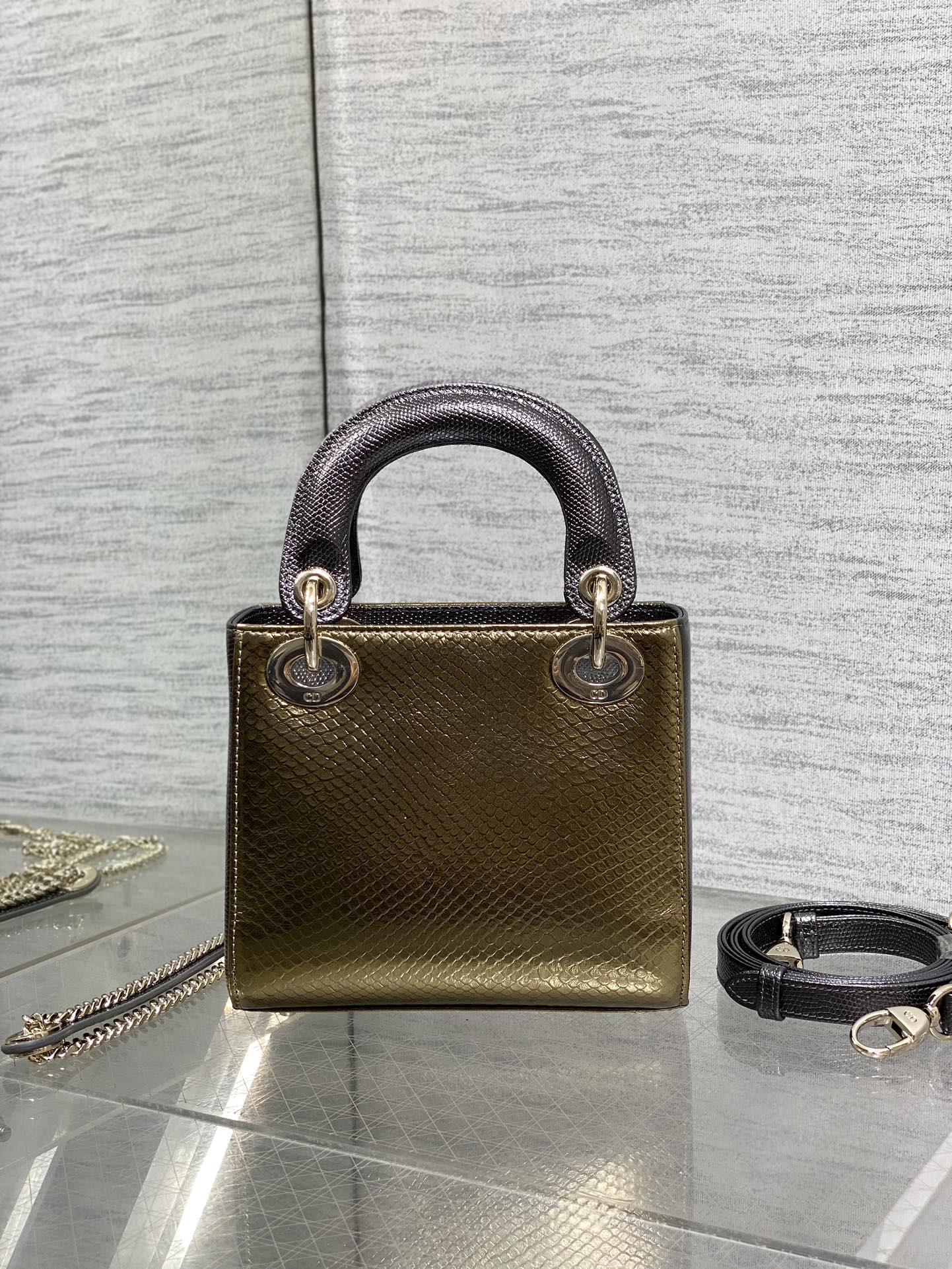  Dior