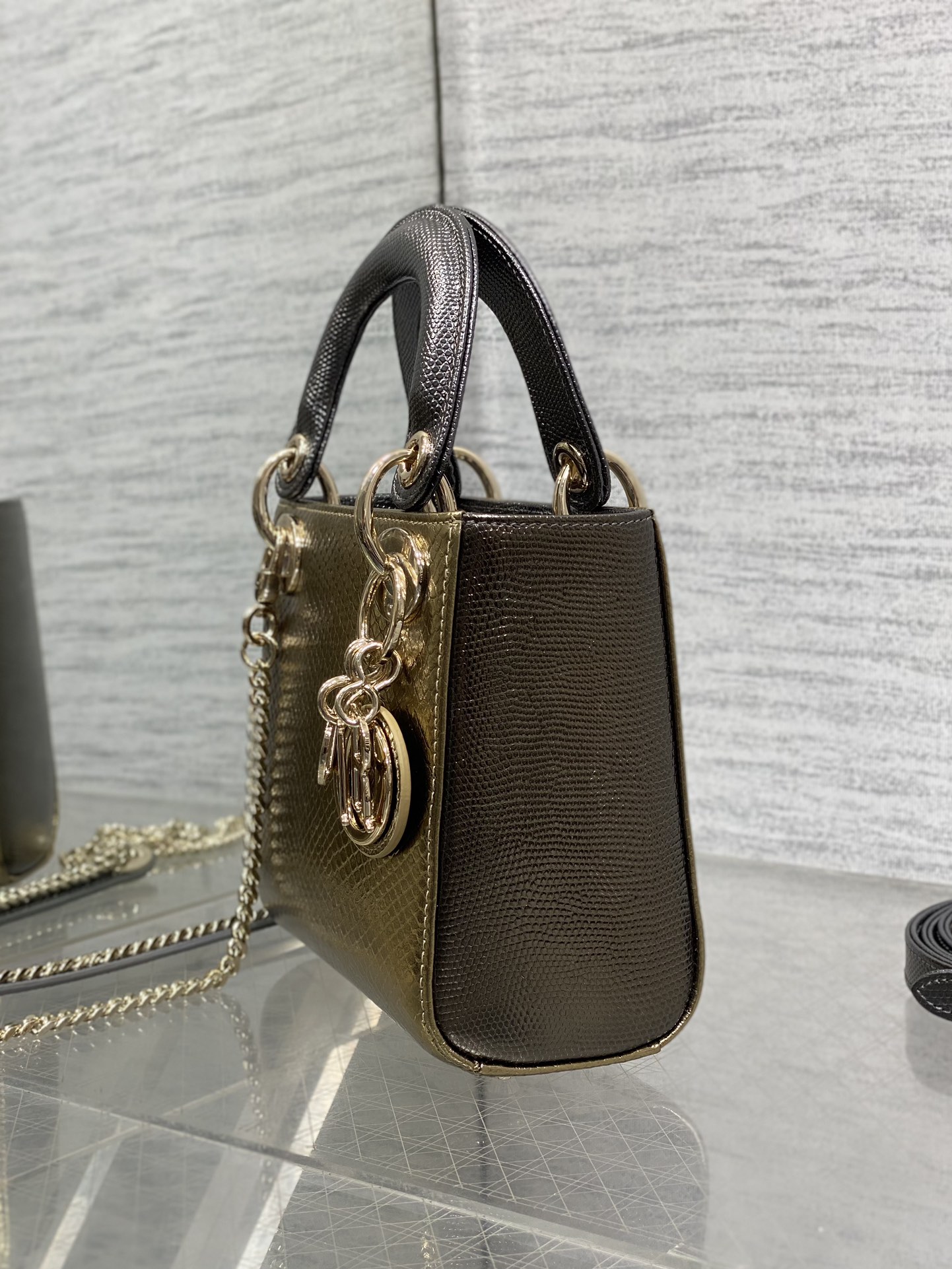  Dior