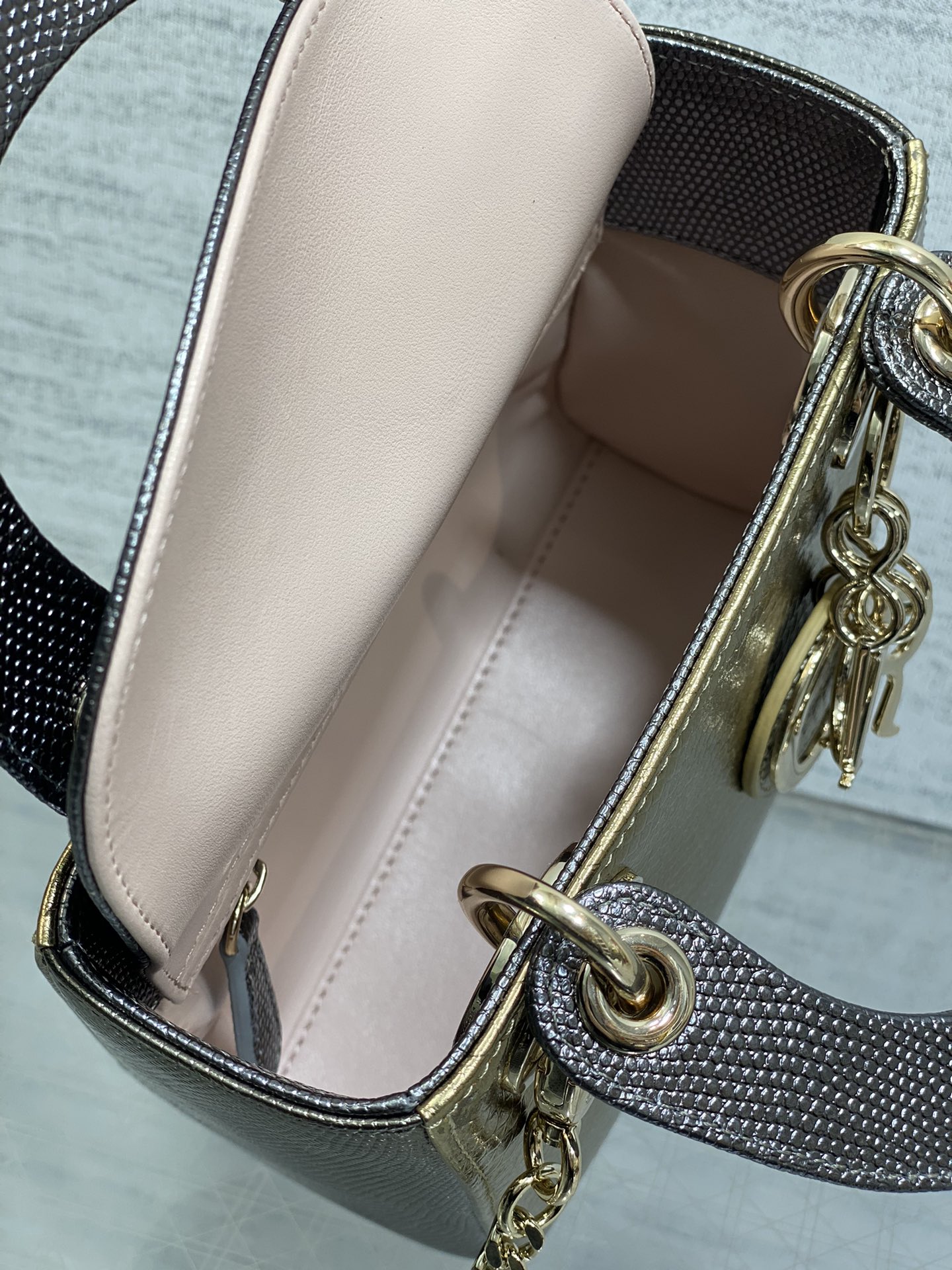  Dior
