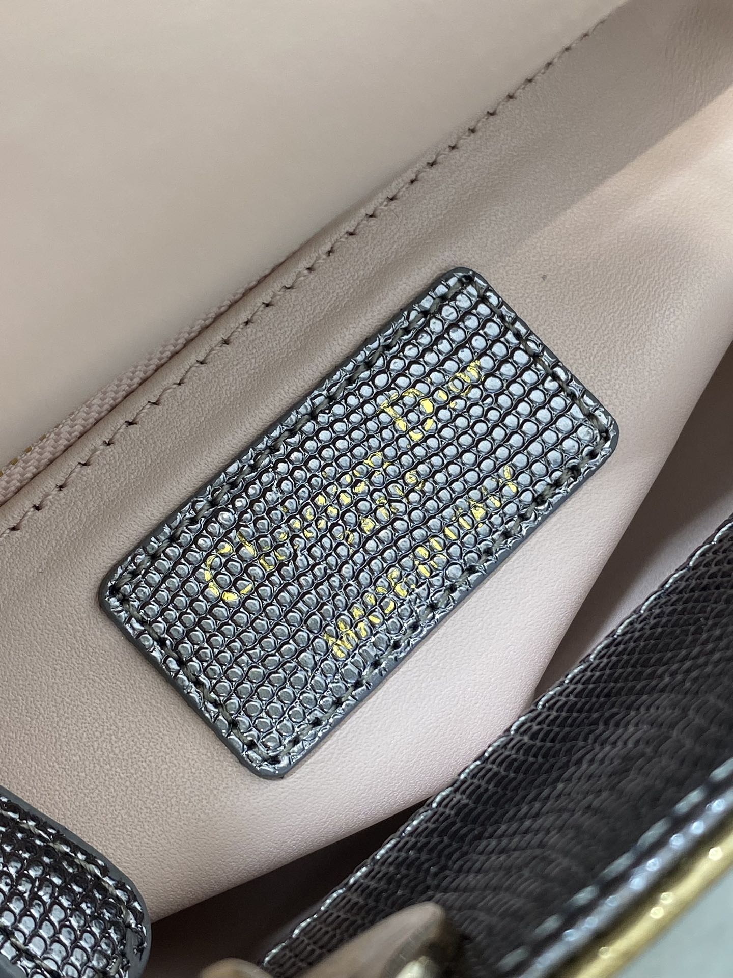  Dior