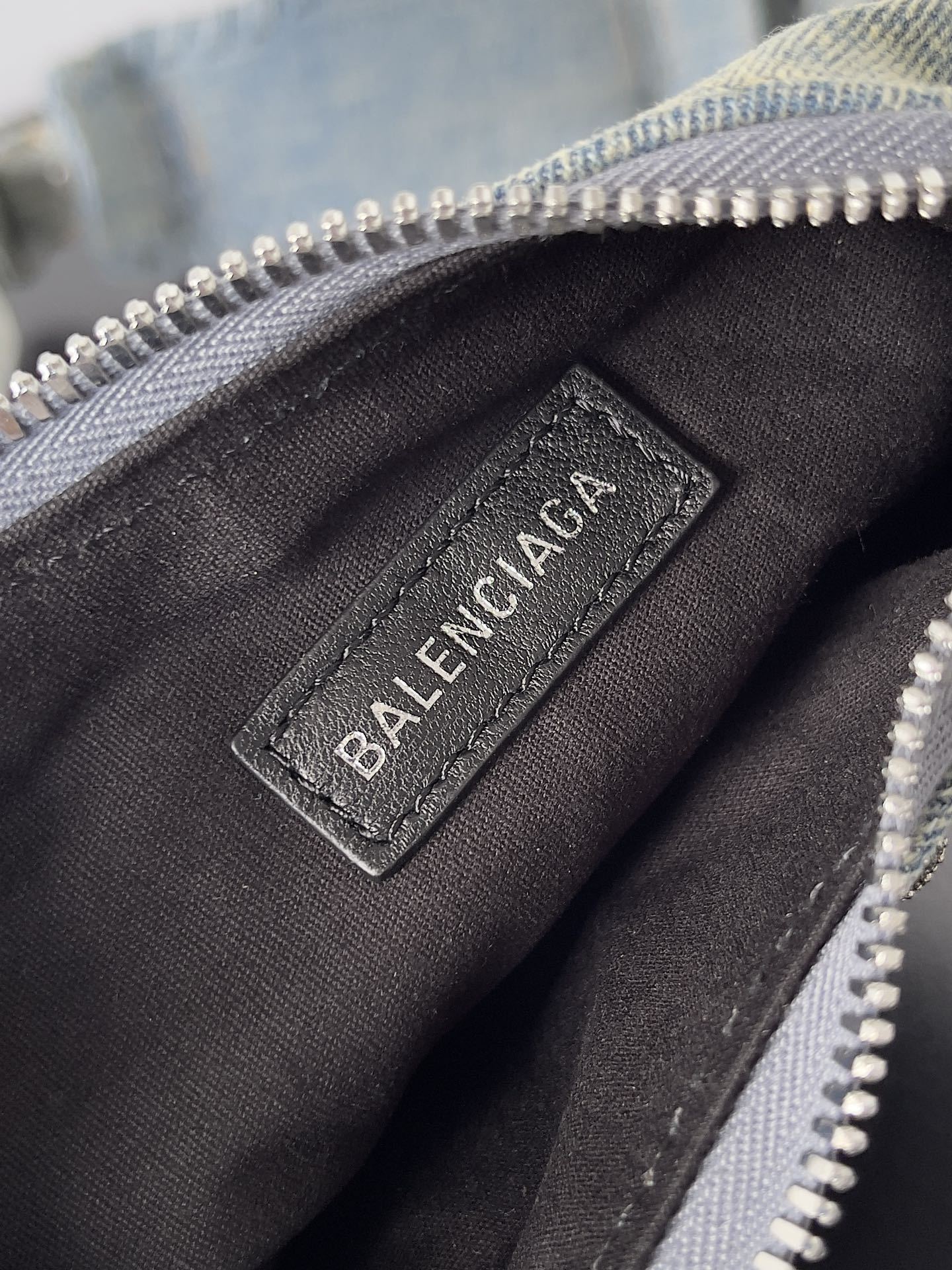  Balenciaga