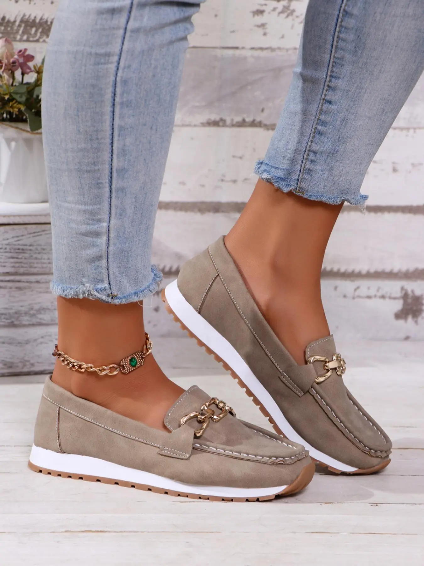 Women's Solid Color Chain Low-Top Round Toe Versatile Shoes