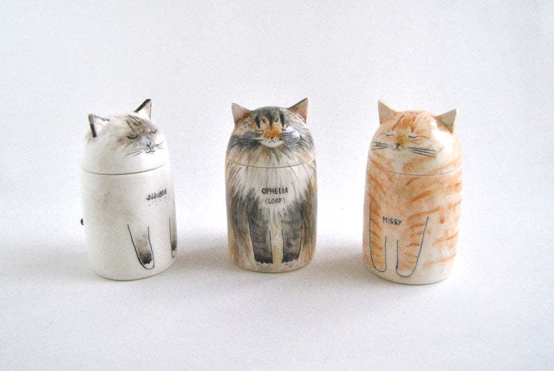 Personalized Cat Urn with Semi-spherical cover, with Name or without Name. Special Memory. Multipurpose Box.-ilovevango