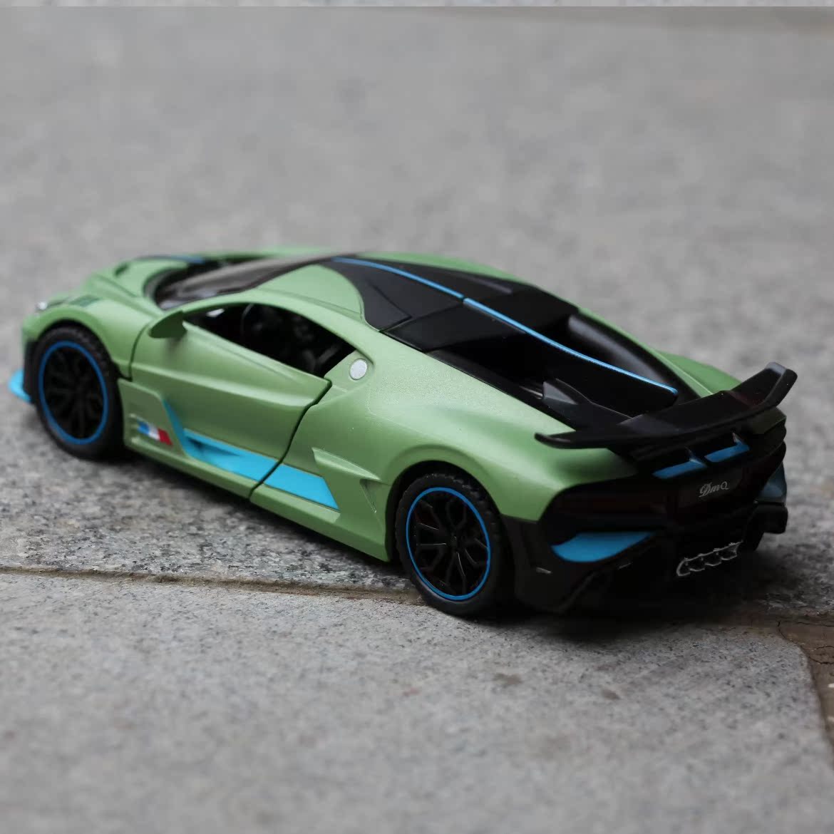 TANKCANVAS-Die-casting car model 1:24 for Bugatti Veyron Simulation Alloy Static Model