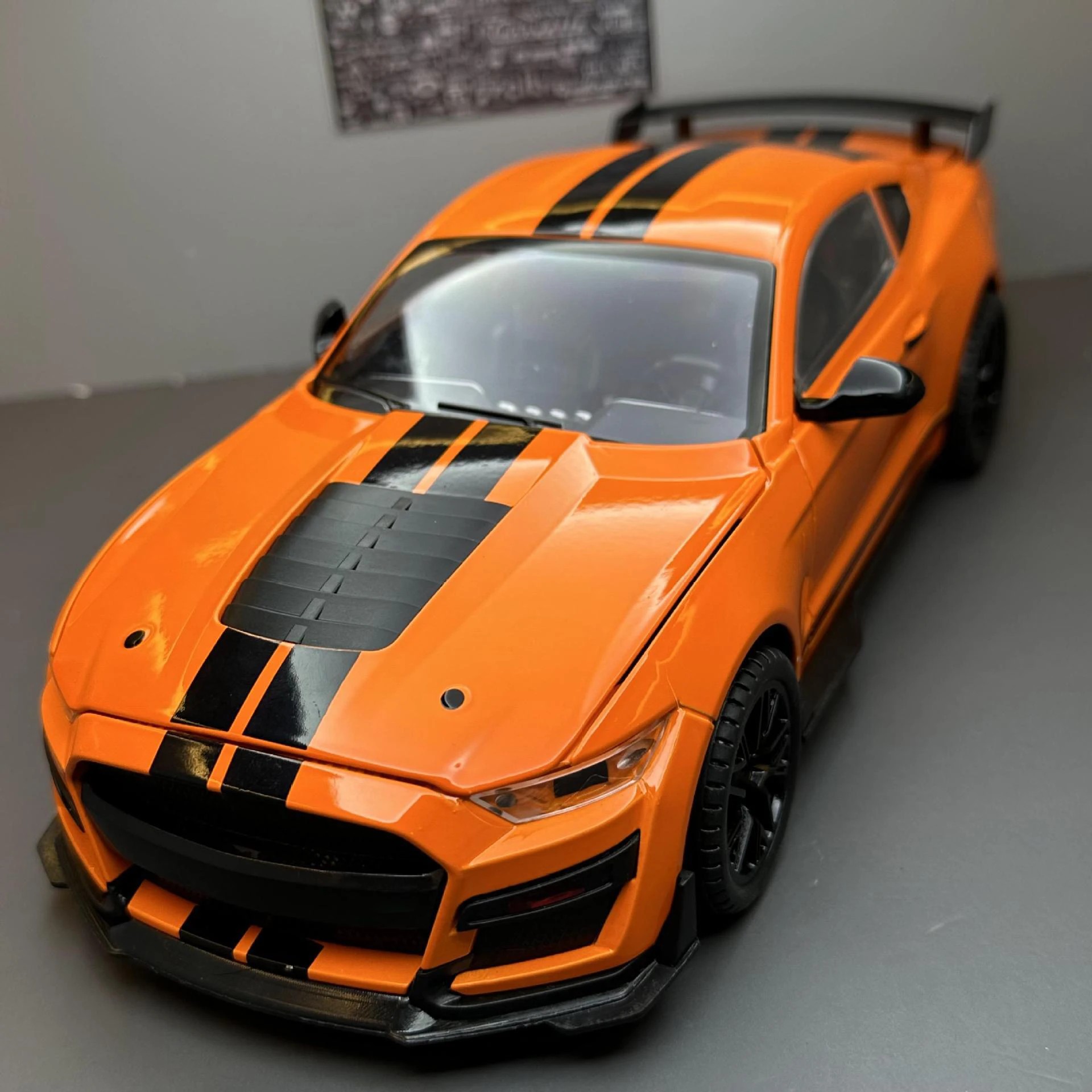 TANKCANVAS-Diecast Model Car For Large 1:18 Ford Mustang GT500 Simulation Alloy Static Model